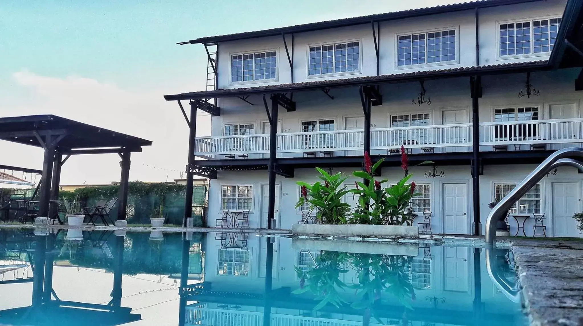 Landmark view, Swimming Pool in Hotel Luisiana