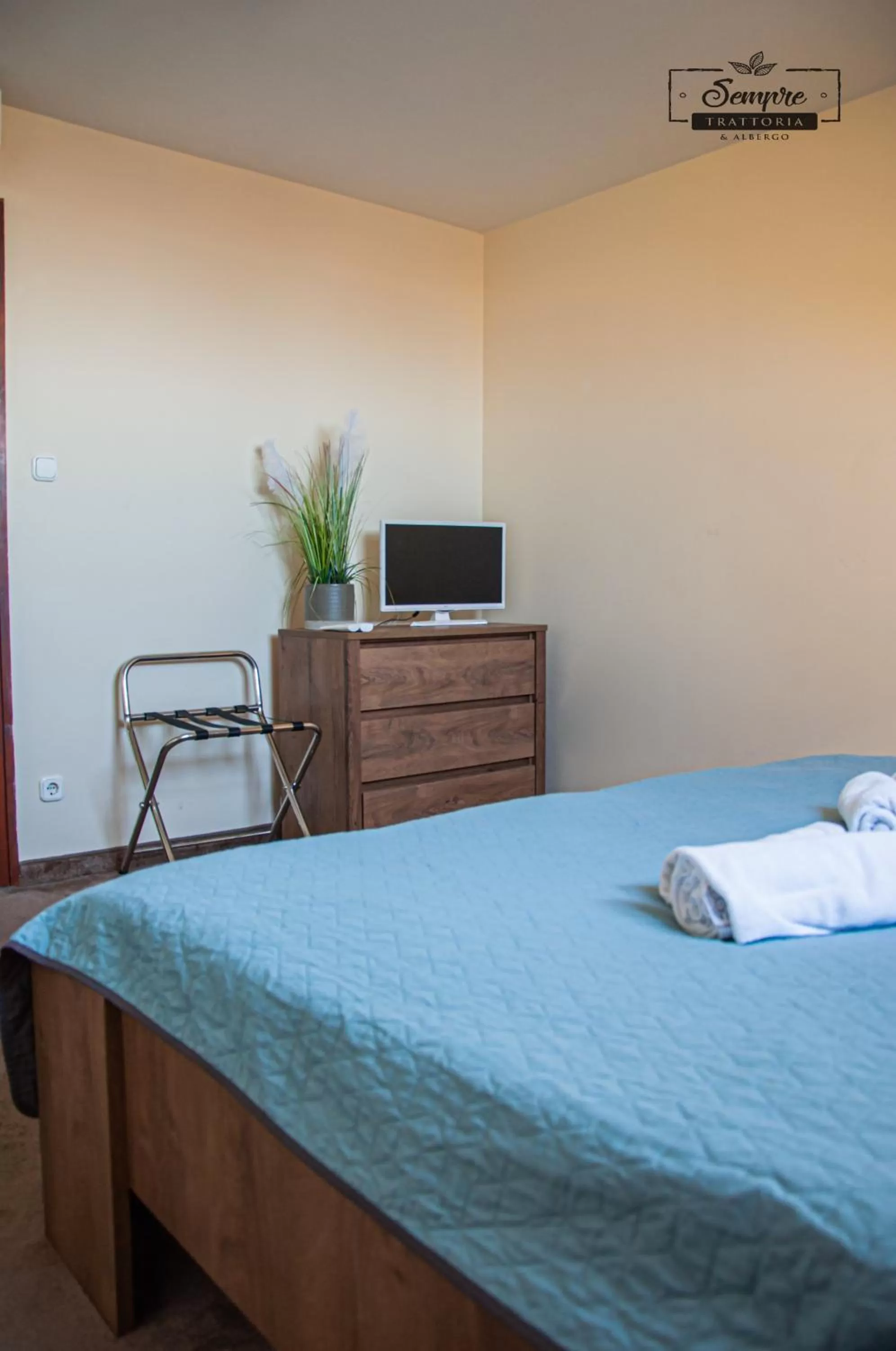 Bed in Sempre Étterem És Panzió