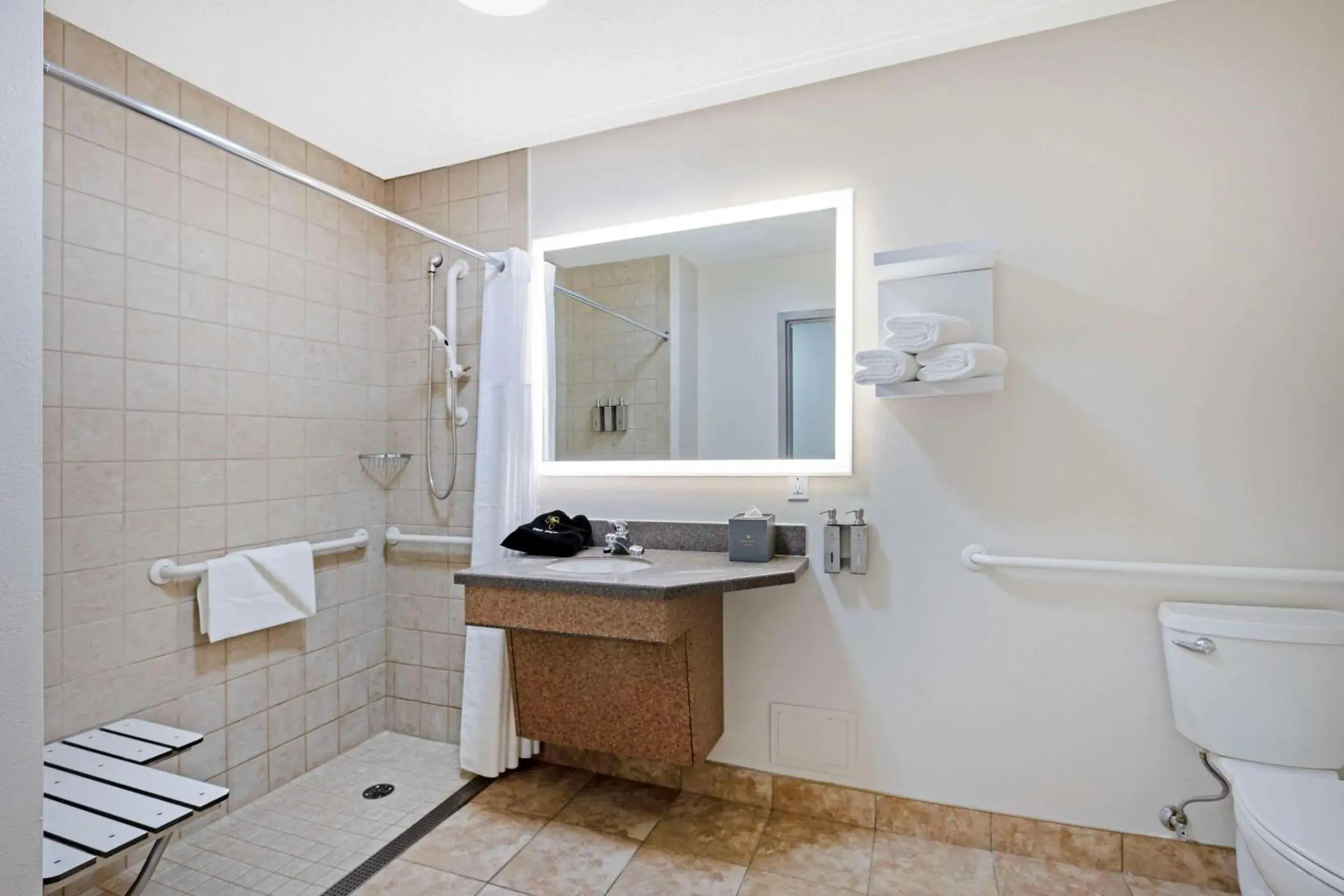 Bedroom, Bathroom in Quality Inn near Finger Lakes and Seneca Falls
