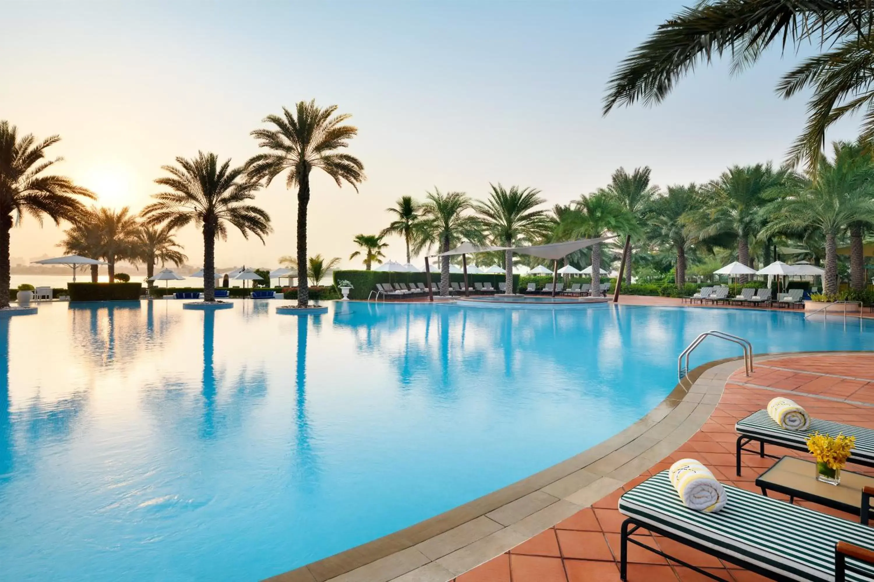 Swimming pool in Kempinski Hotel & Residences Palm Jumeirah Swimming pool in Kempinski Hotel & Residences Palm Jumeirah