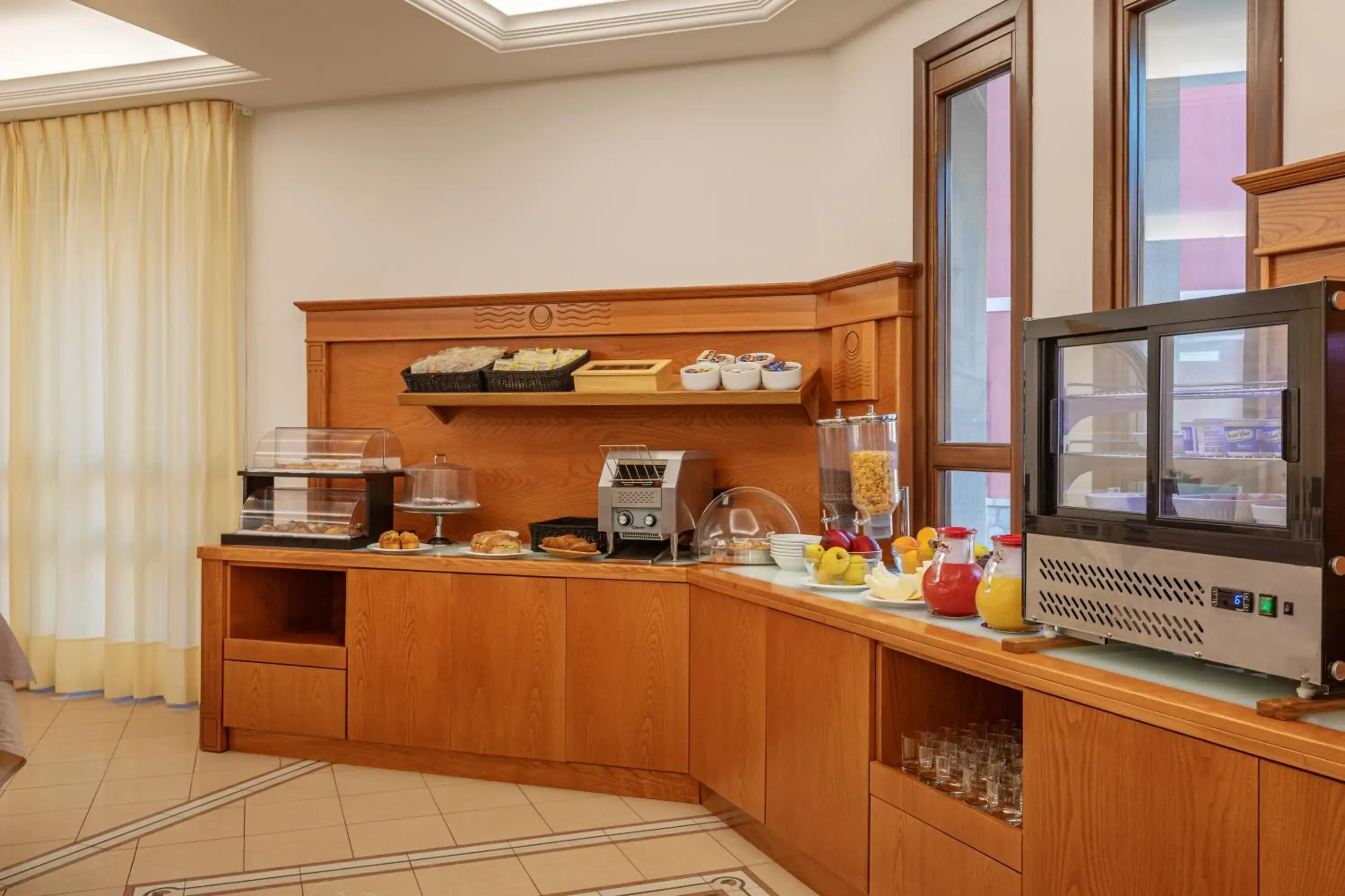 Buffet breakfast in Hotel Sabbia d'Oro