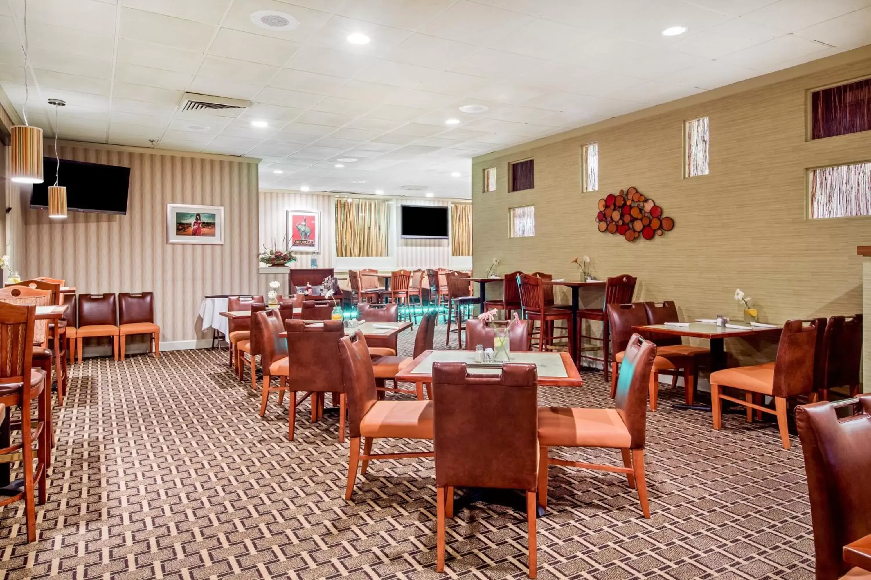 Restaurant/Places to Eat in Holiday Inn Roanoke - Tanglewood Route 419 & I 581, an IHG Hotel