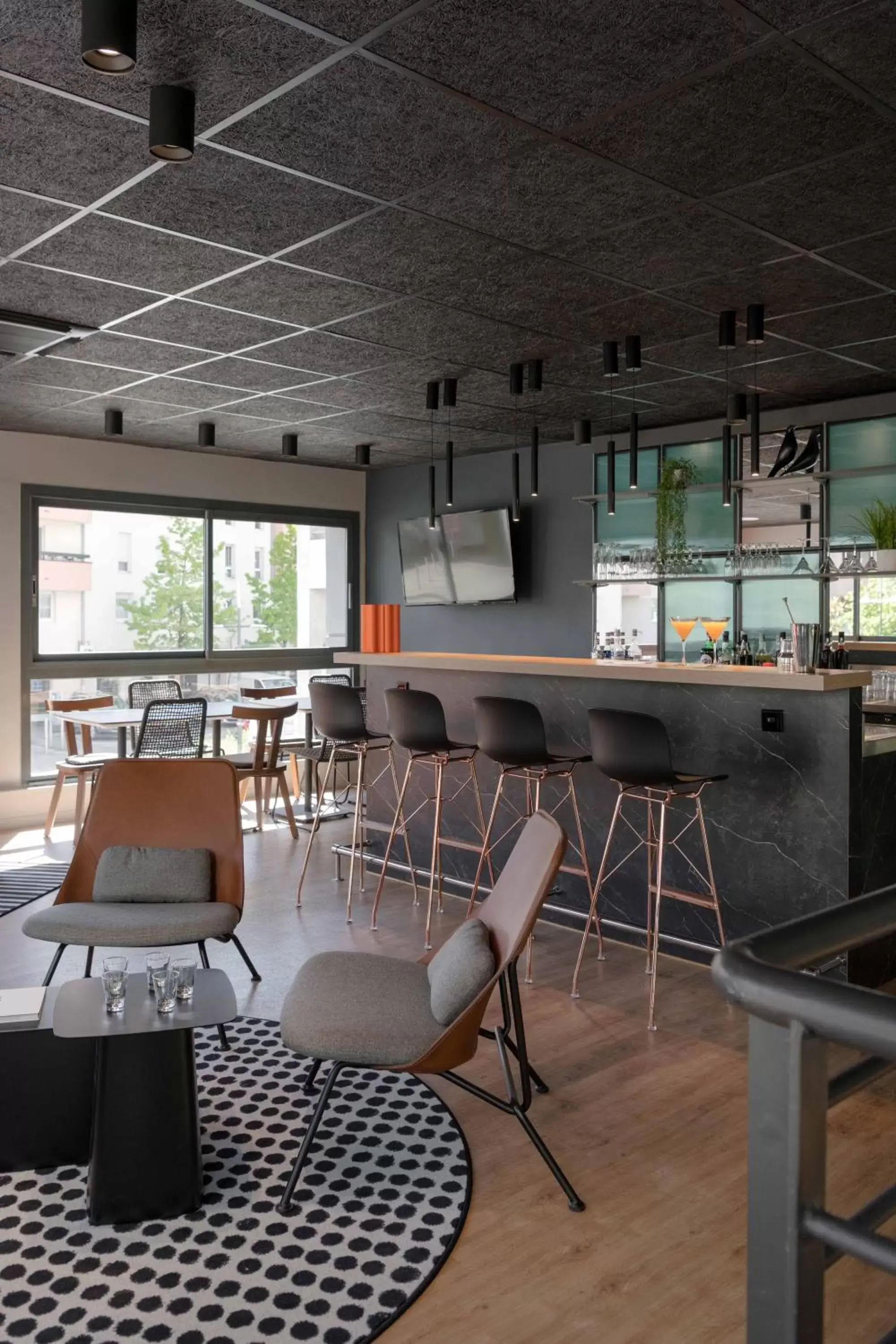 Lounge or bar, Lounge/Bar in Ibis Annecy - Cran-Gevrier