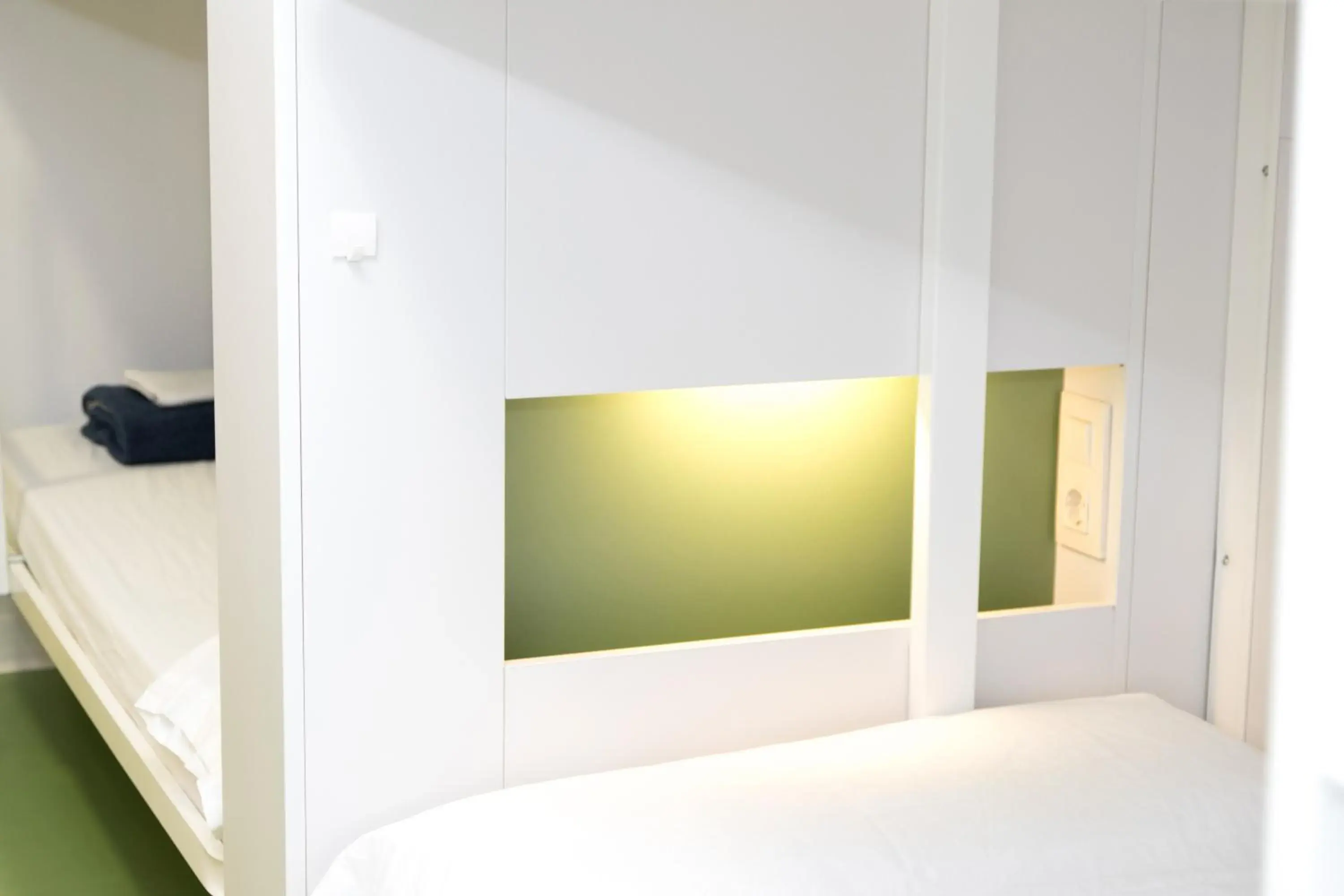 Bed in 4-Bed Mixed Dormitory Room with Private Bathroom in Sant Jordi Hostels Sagrada Familia