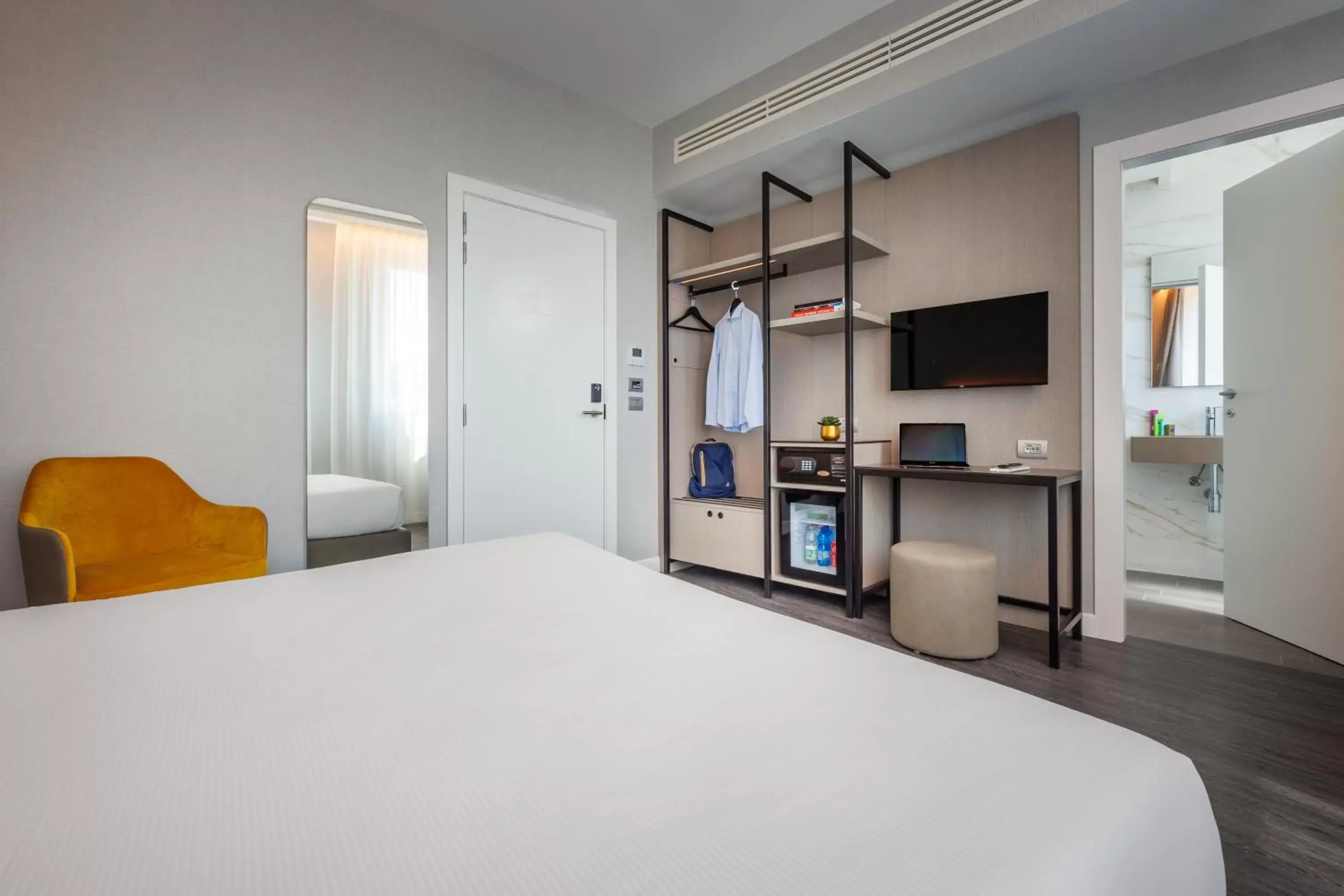 Bedroom, Bed in IH Hotels Milano Centrale