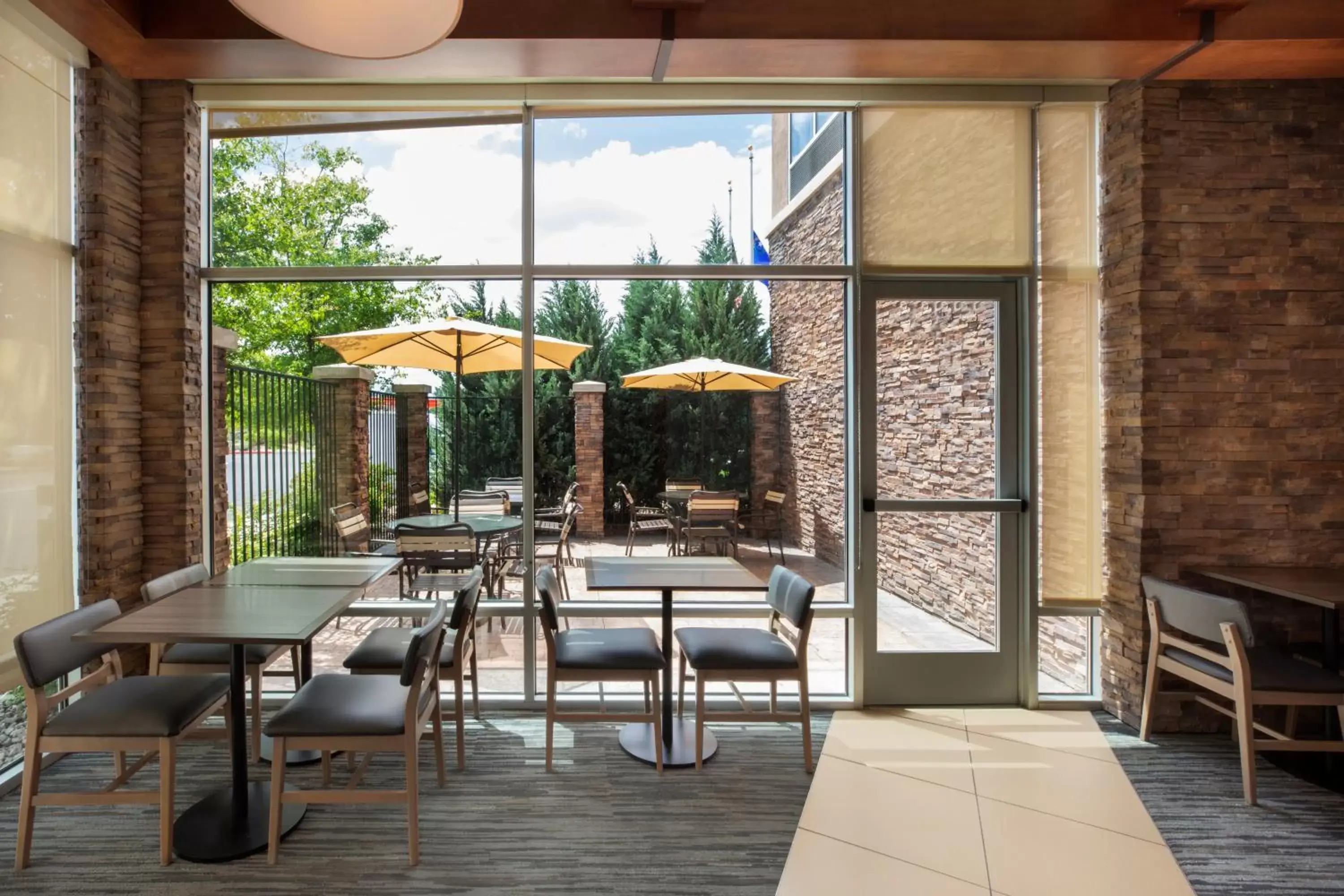 Balcony/Terrace, Restaurant/Places to Eat in Hyatt Place Reno-Tahoe Airport