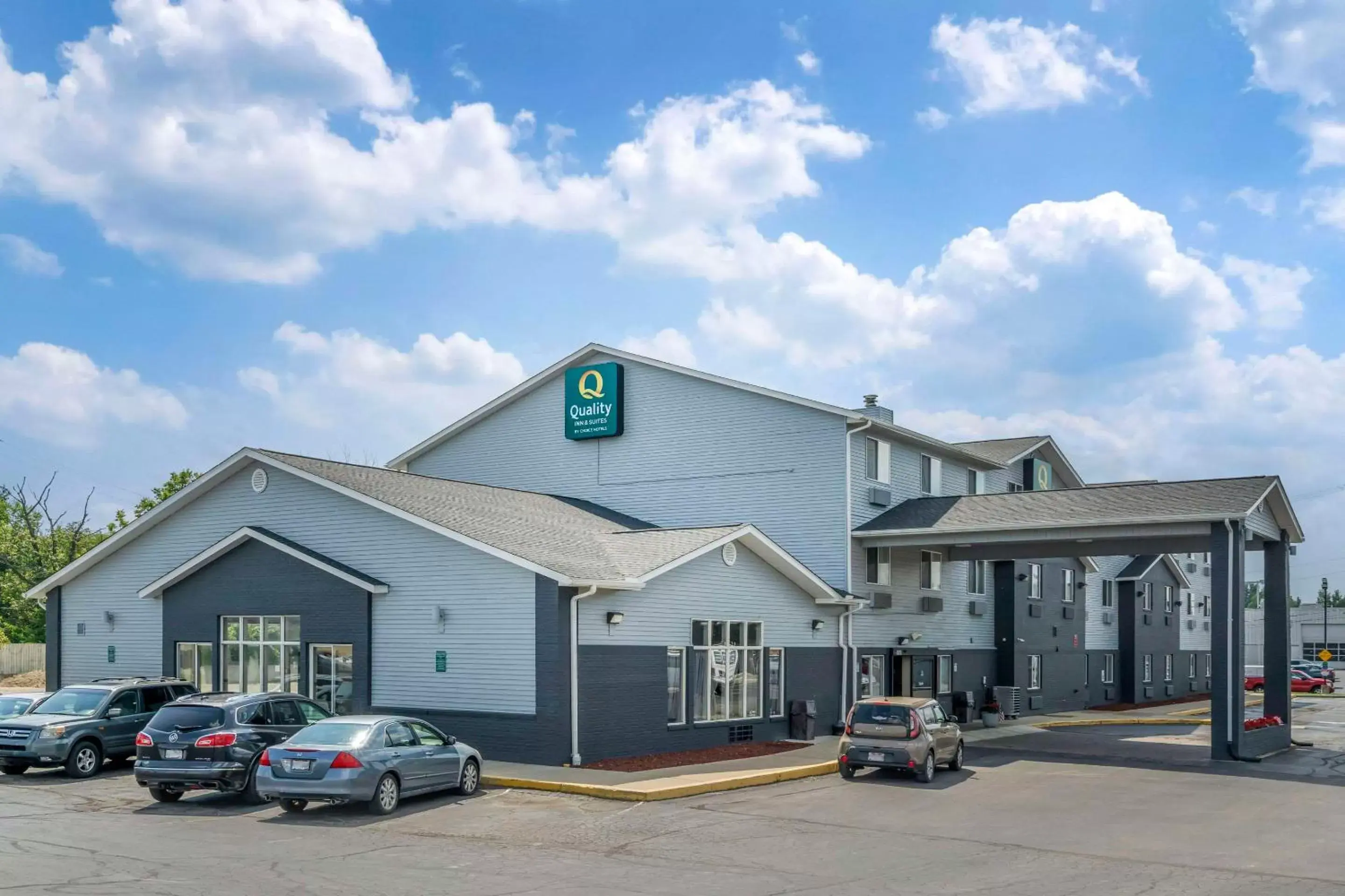 Property Building in Quality Inn & Suites Delaware