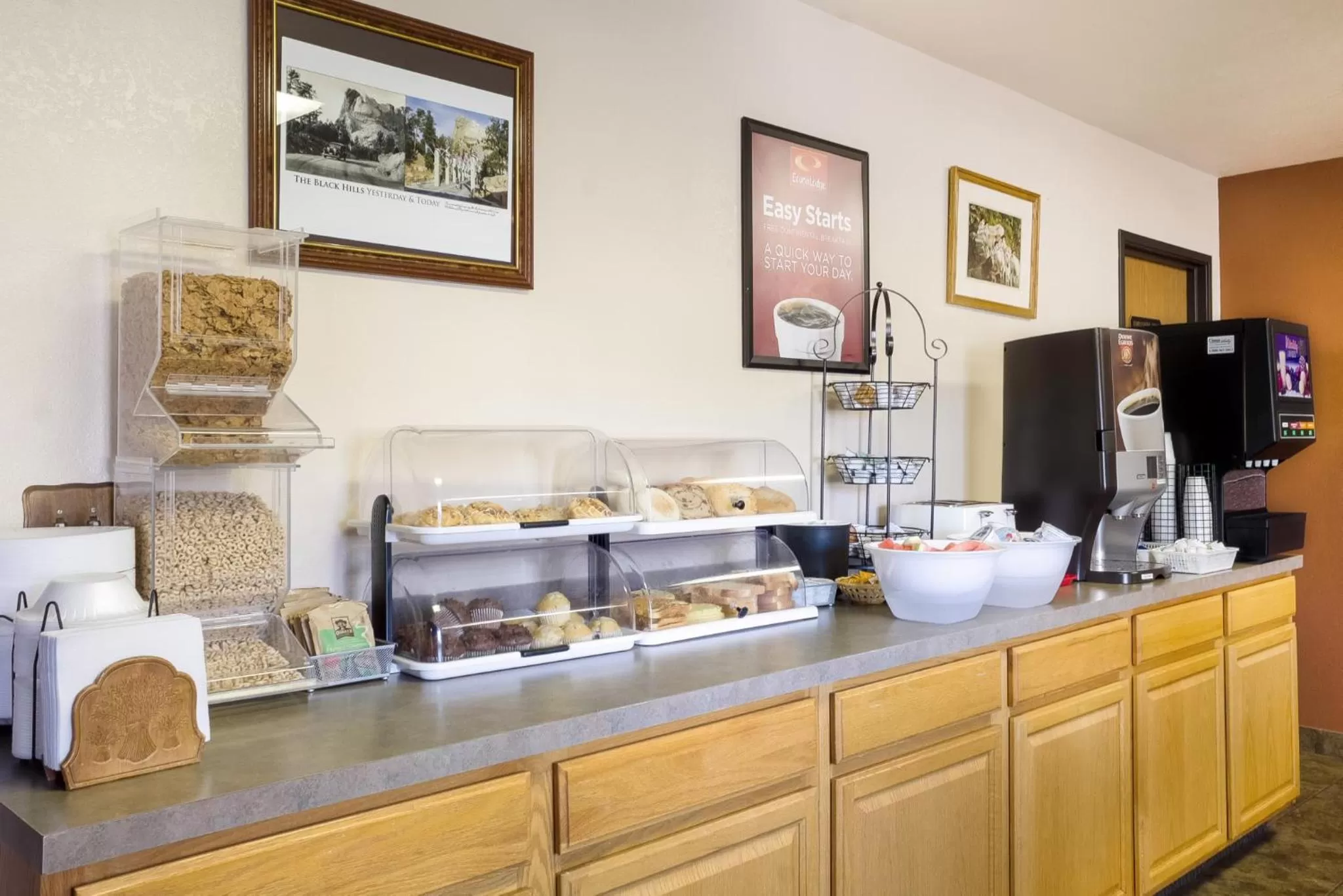 Continental breakfast in Econo Lodge, Downtown Custer Near Custer State Park and Mt Rushmore