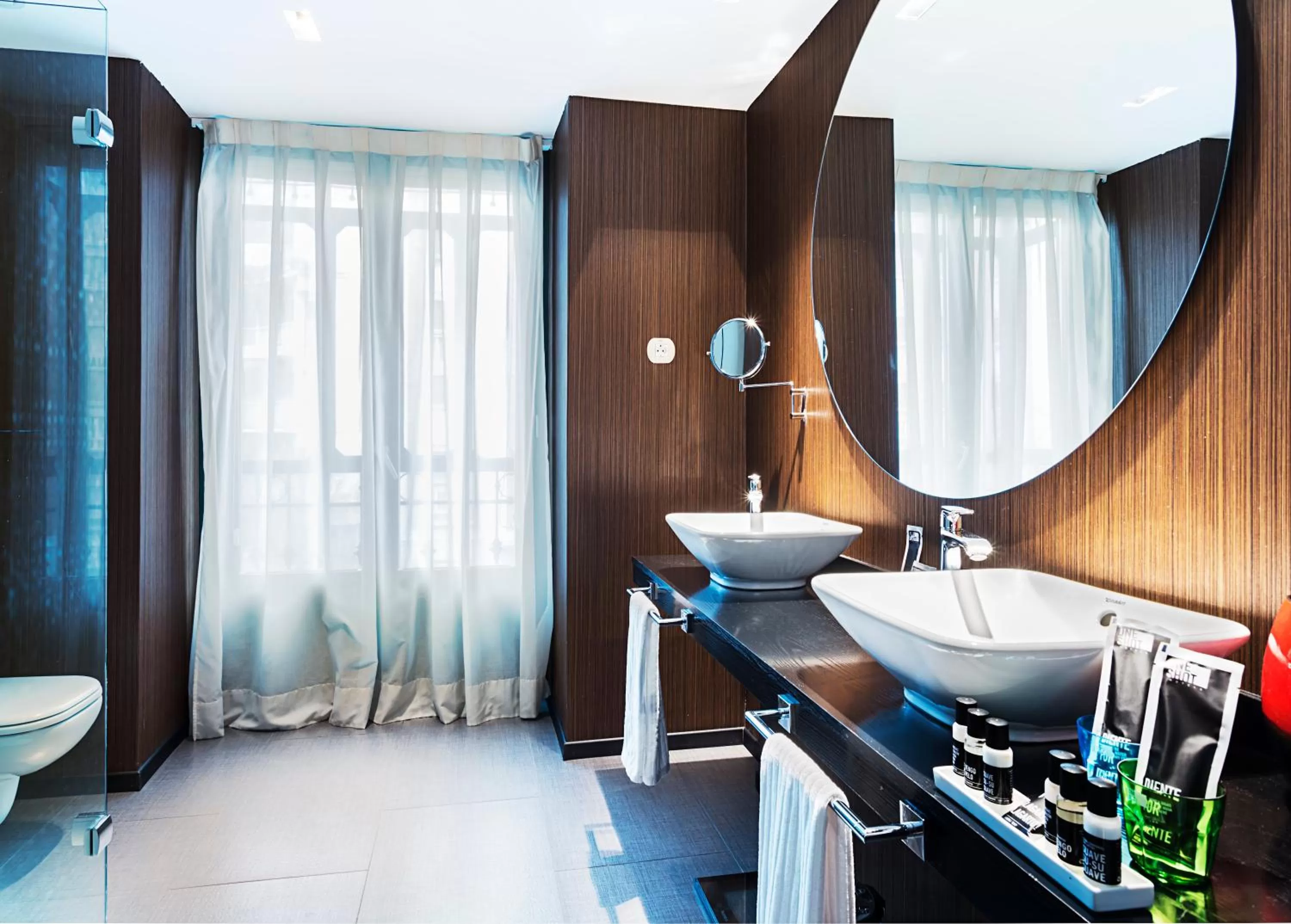 Toilet in One Shot Luchana