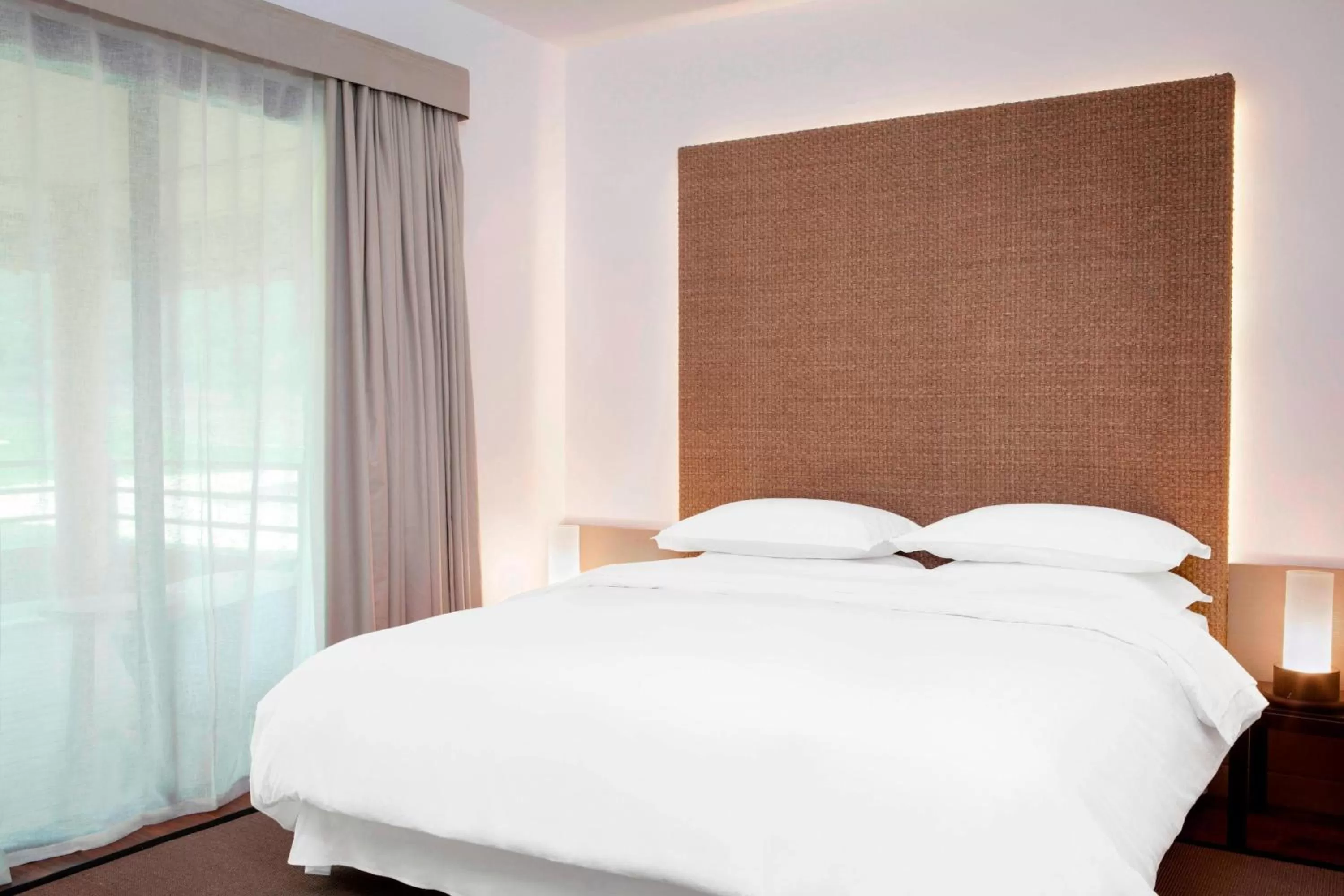 Bedroom, Bed in Sheraton New Caledonia Deva Spa & Golf Resort