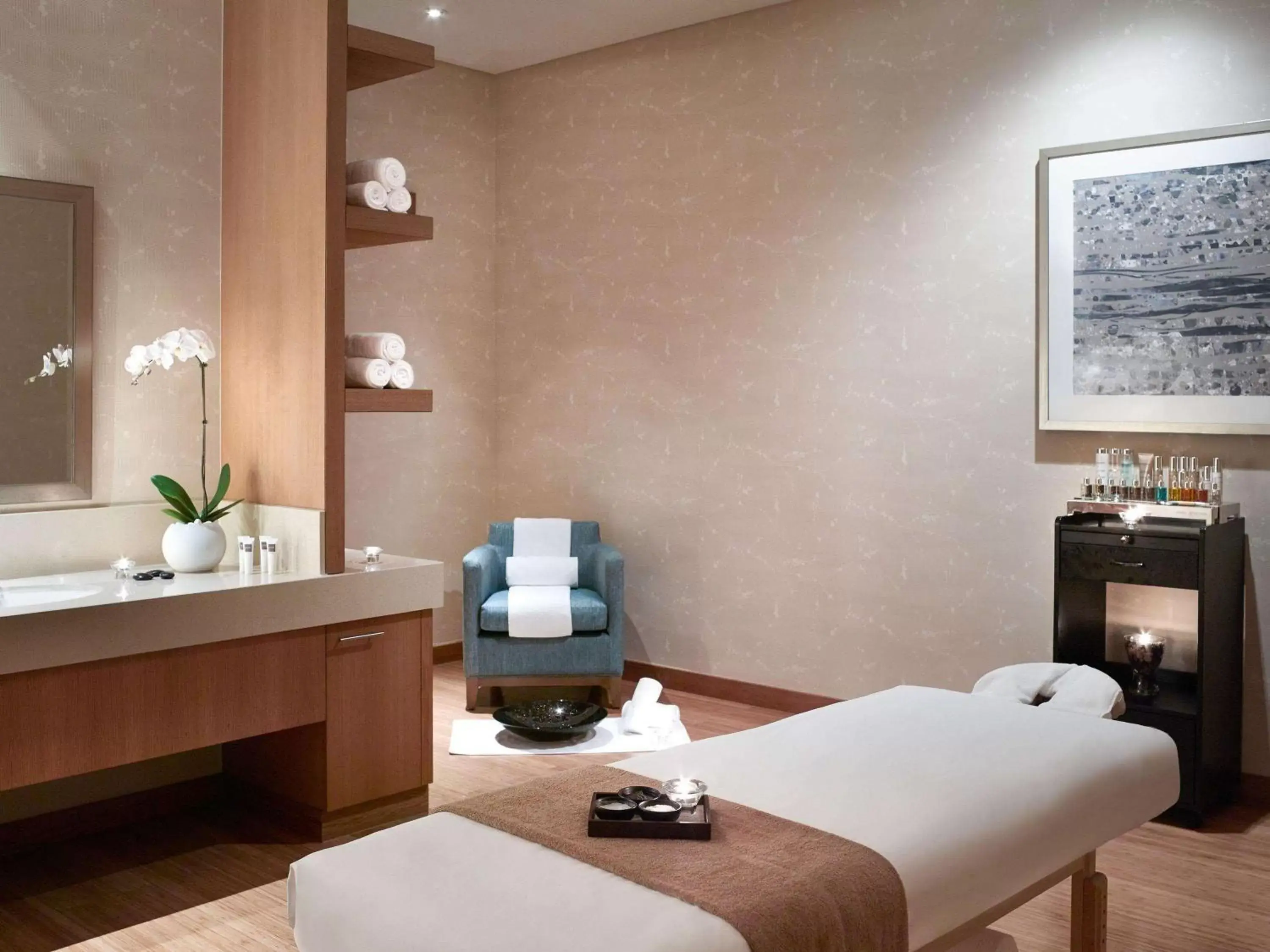 Spa and wellness centre/facilities, Bed in Swissôtel Living Al Ghurair