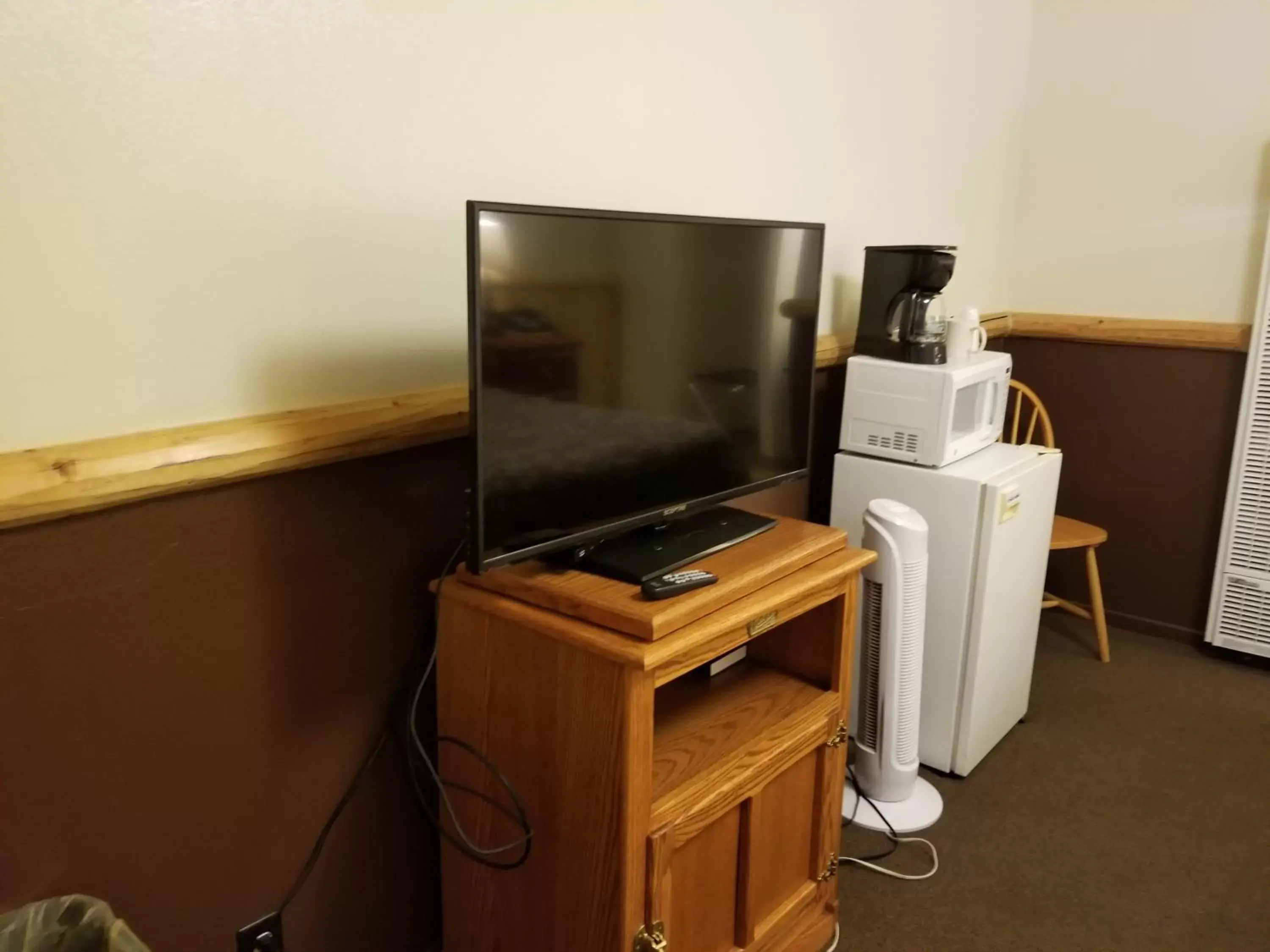 TV and multimedia, TV/Entertainment Center in Fireside Lodge