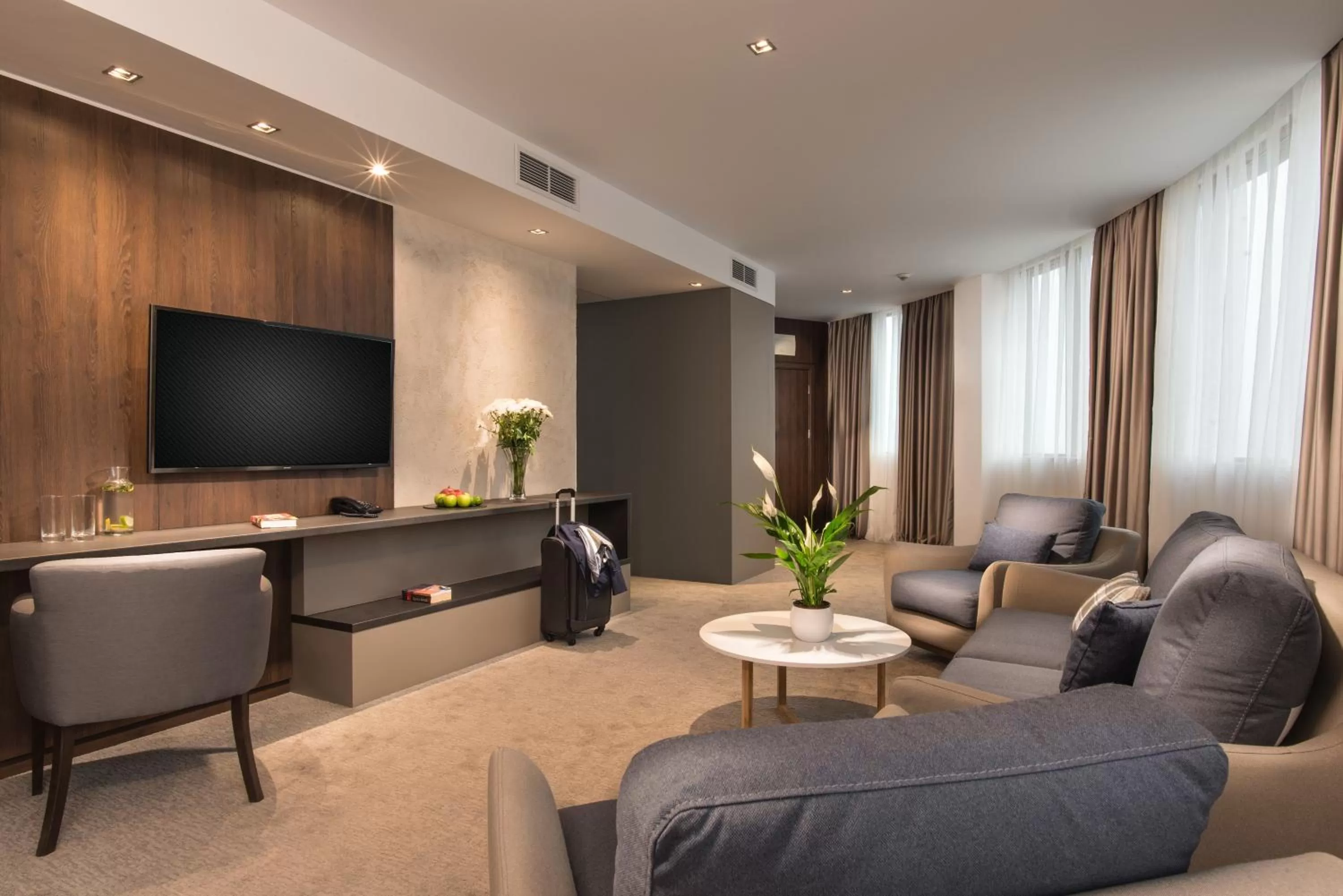 Communal lounge/ TV room in Rosslyn Dimyat Hotel Varna