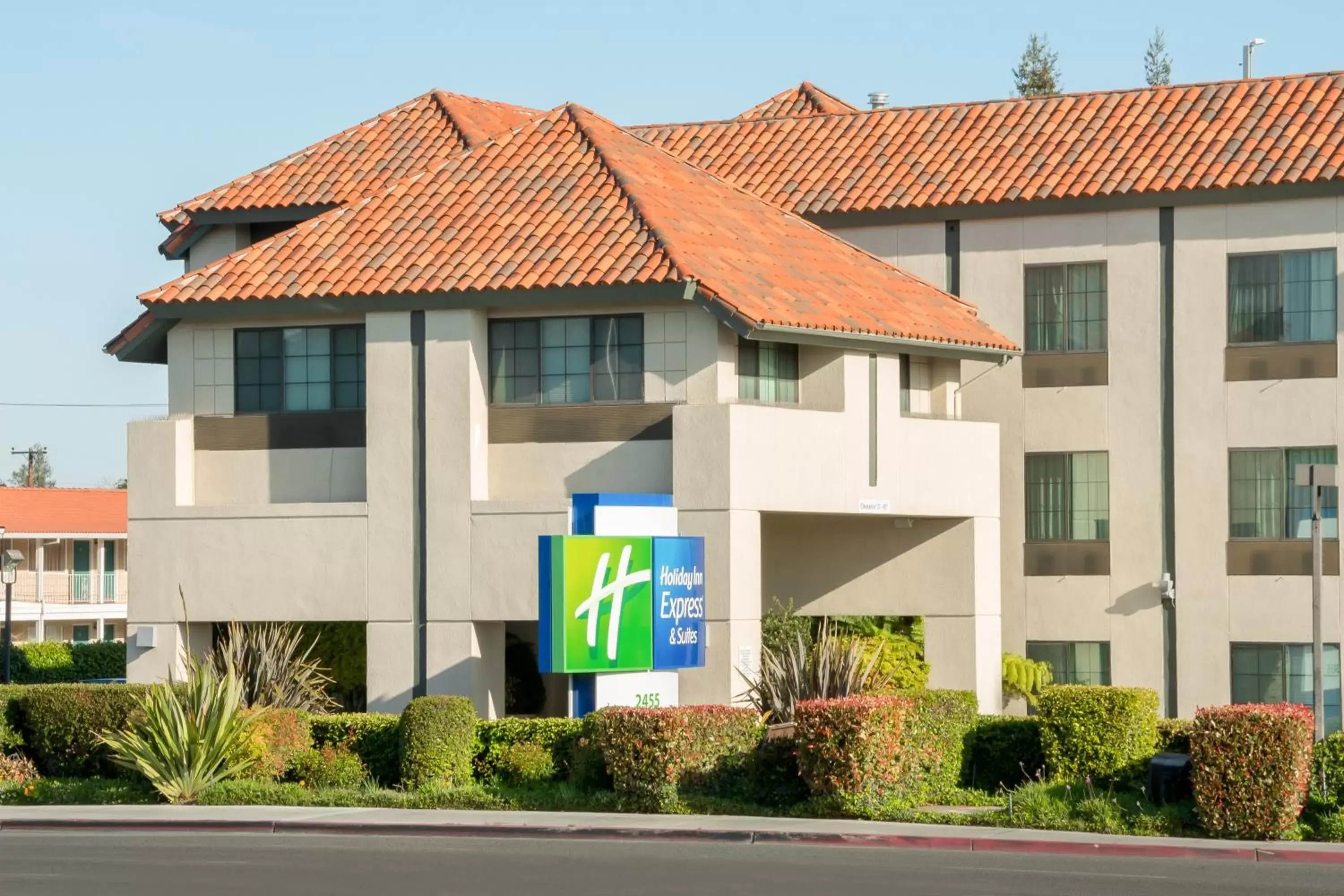 Property Building in Holiday Inn Express Hotel & Suites Santa Clara - Silicon Valley, an IHG Hotel