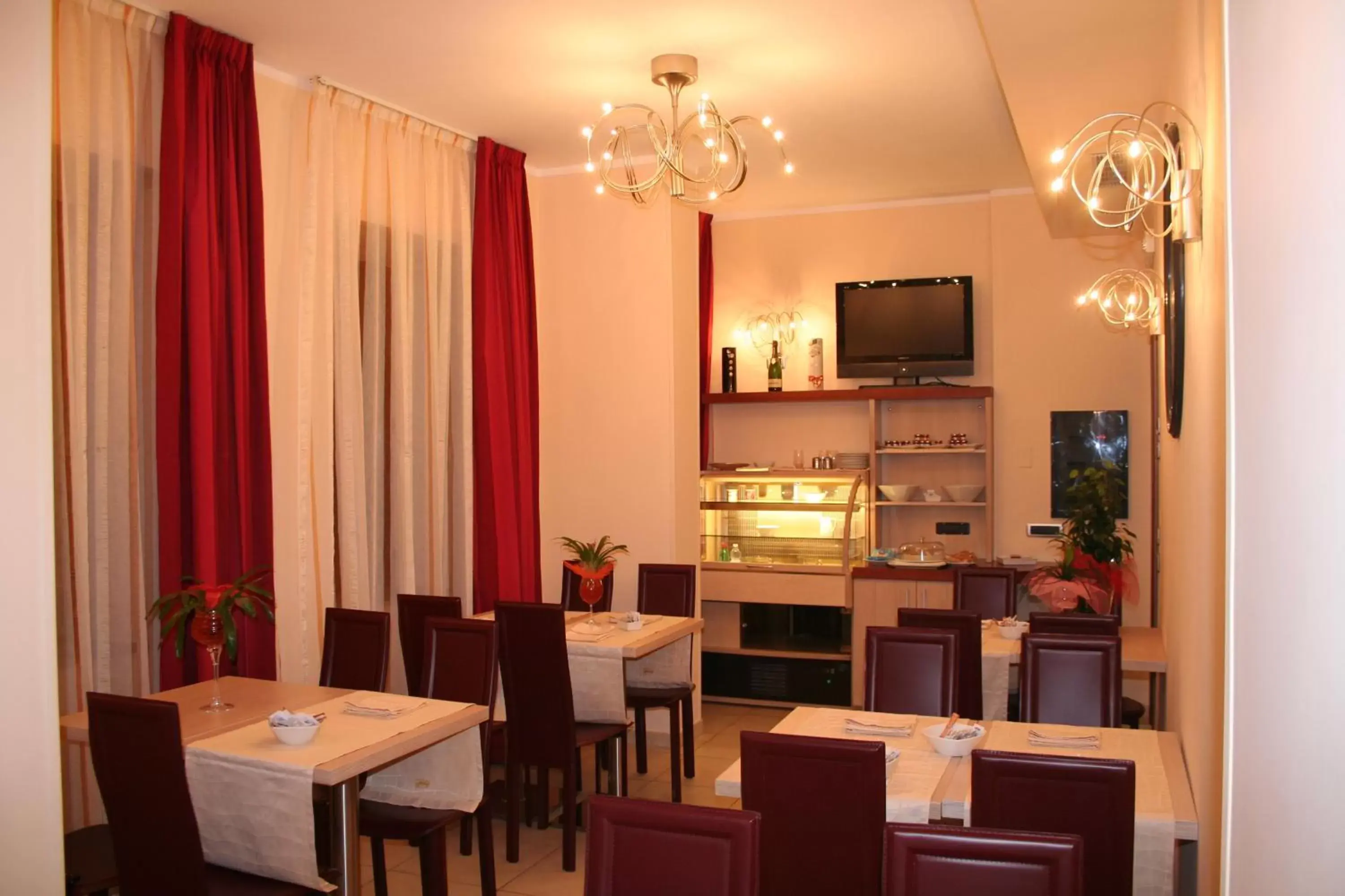 Breakfast, Restaurant/Places to Eat in Hotel Conte Ruggero