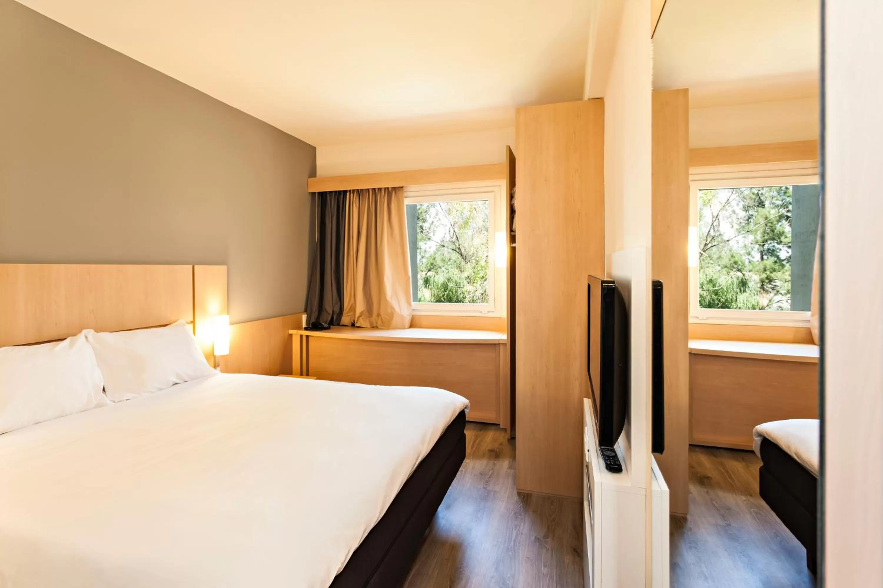 Photo of the whole room, Bed in Ibis Los Mochis