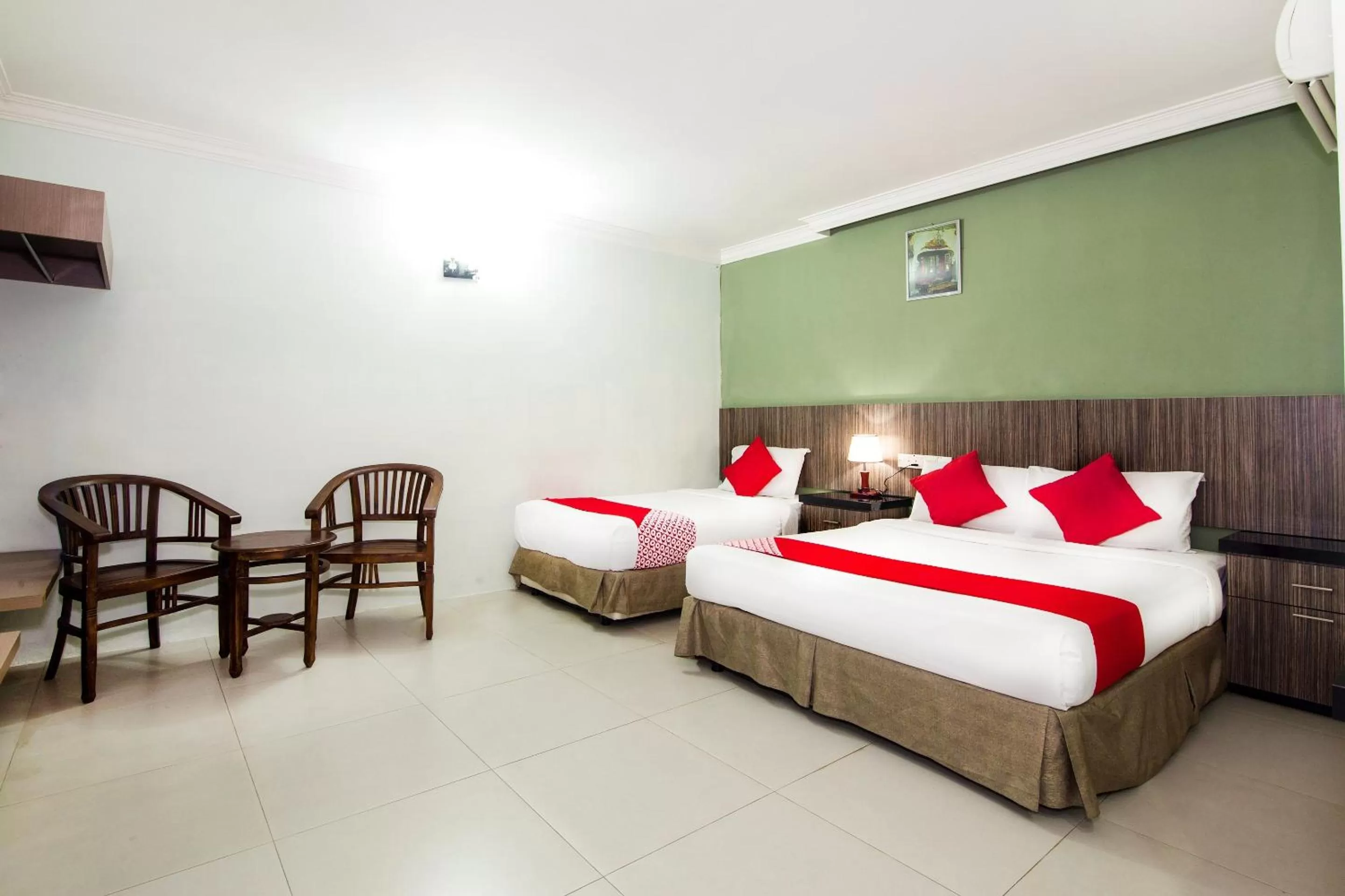 Bedroom, Bed in Crystal City Hotel