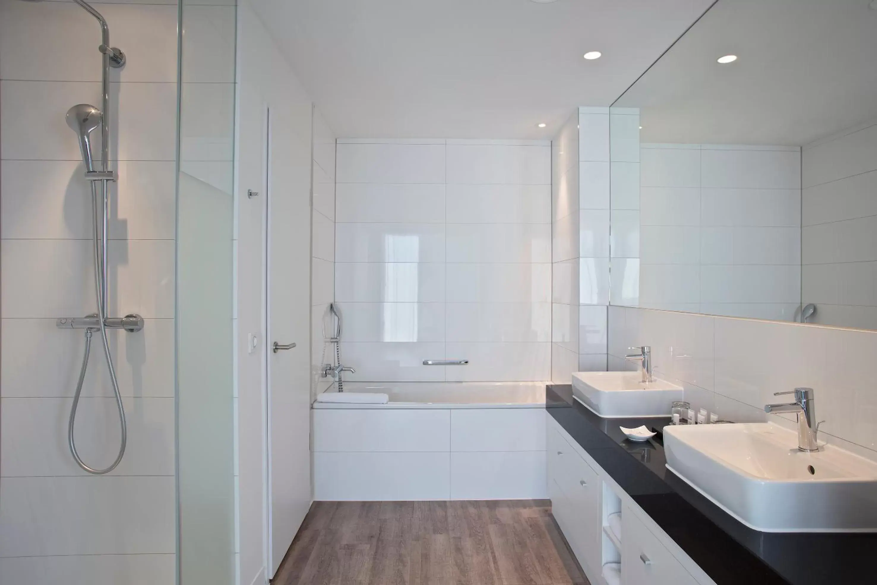 Shower, Bathroom in INNSiDE by Meliá Frankfurt Ostend