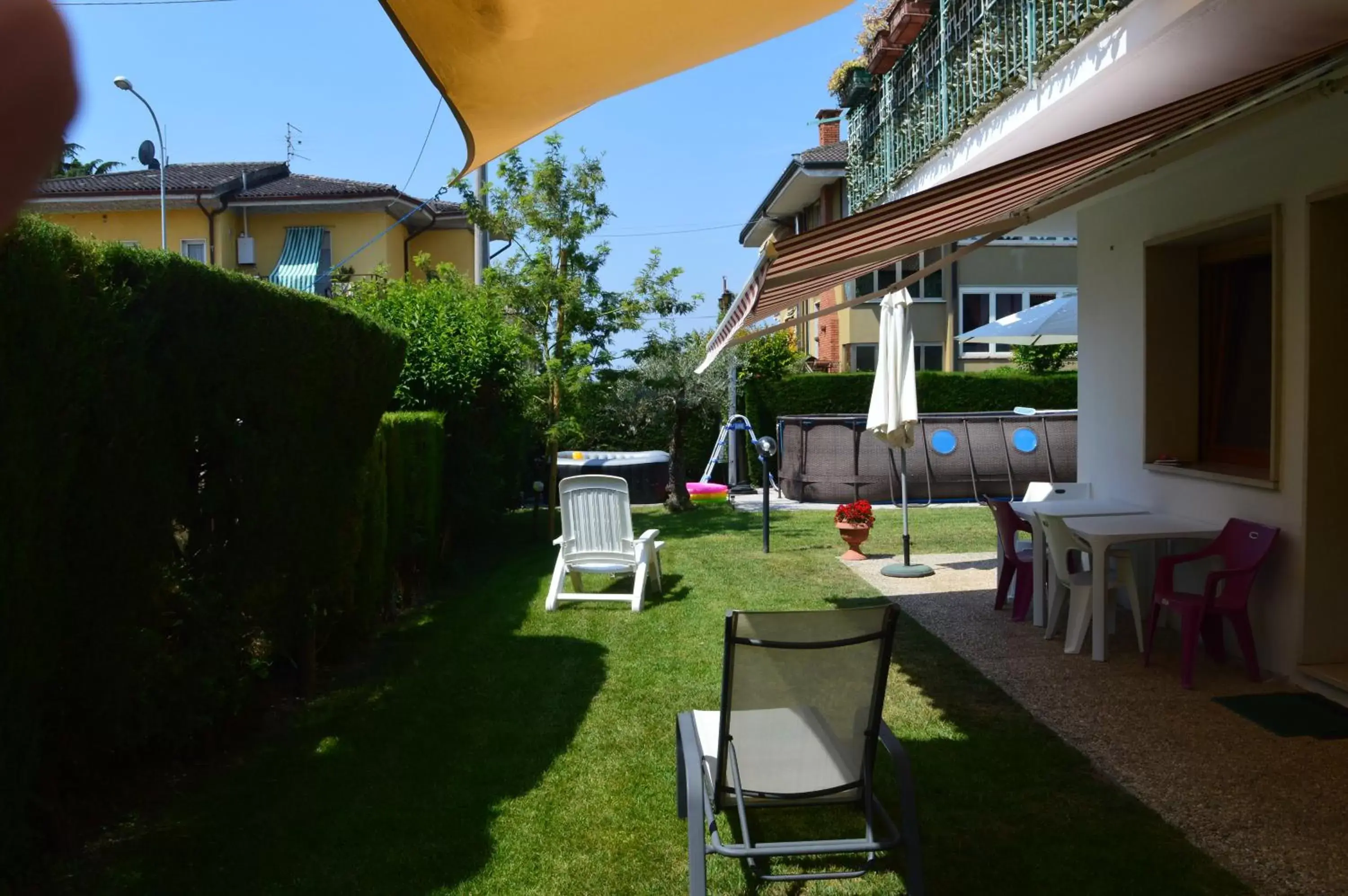 Garden, Property Building in Il Sole e la Luna B&B in Garda