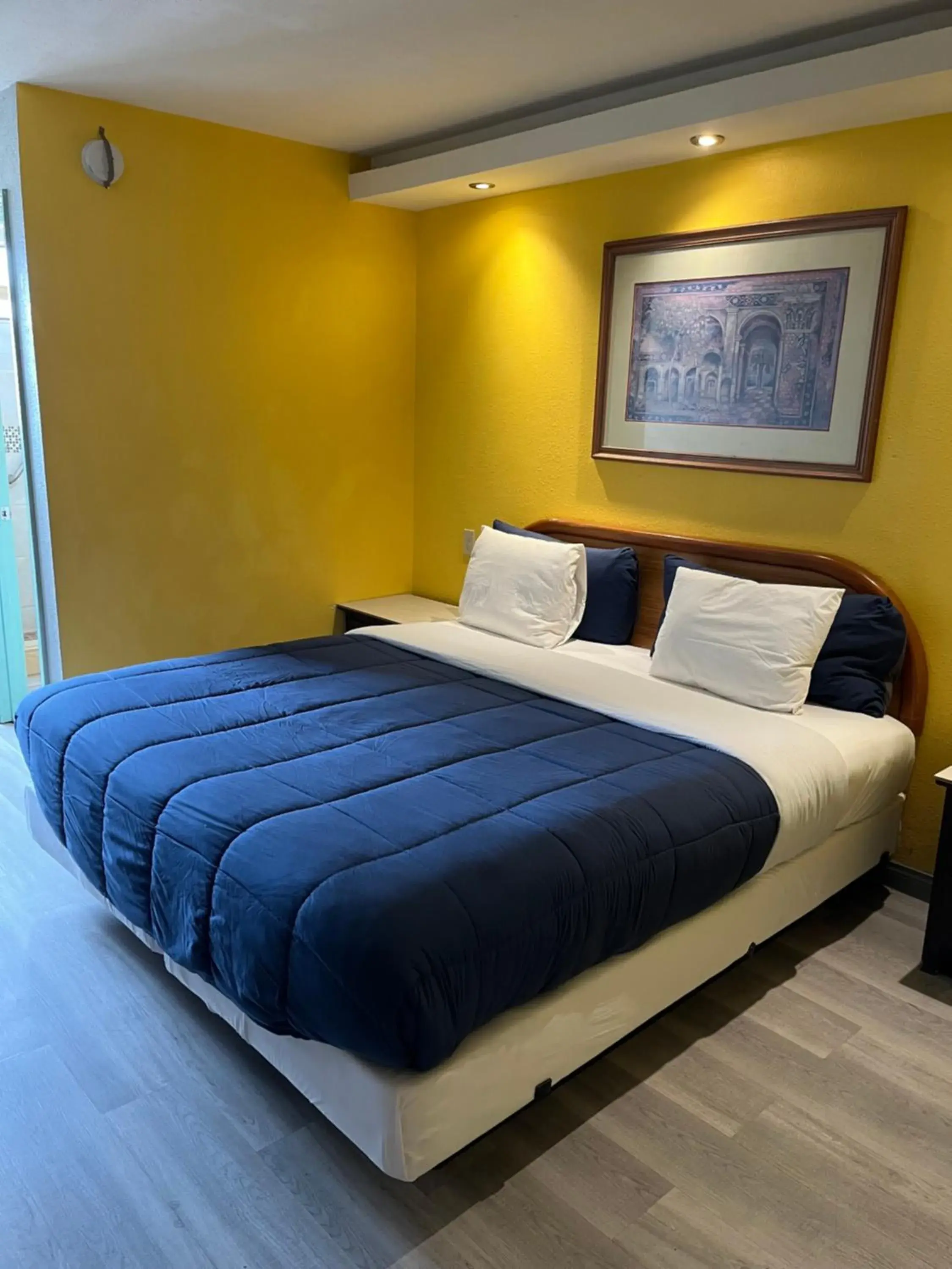 Bed in 777 Motor Inn