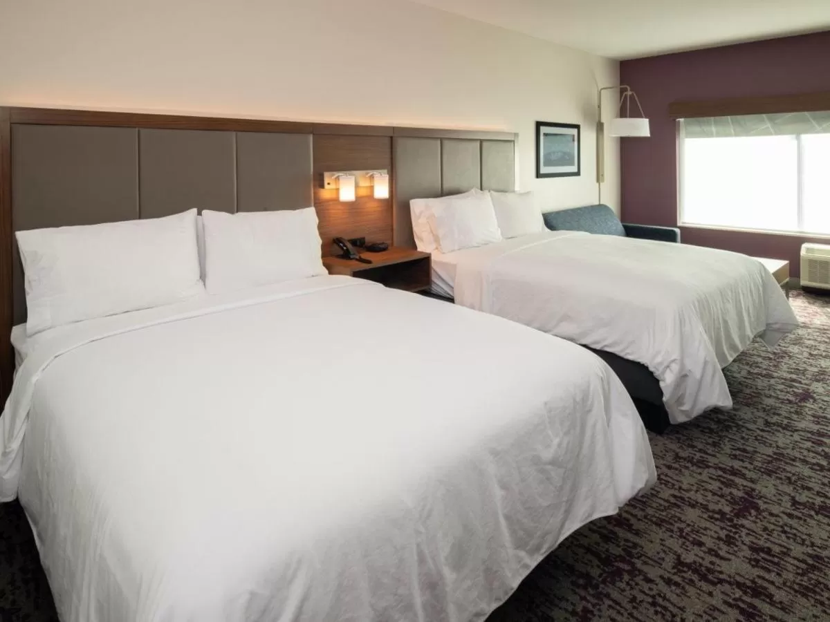 Queen Suite with Two Queen Beds Hearing Accessible - Non-Smoking in Holiday Inn Express & Suites - Little Rock Downtown, an IHG Hotel