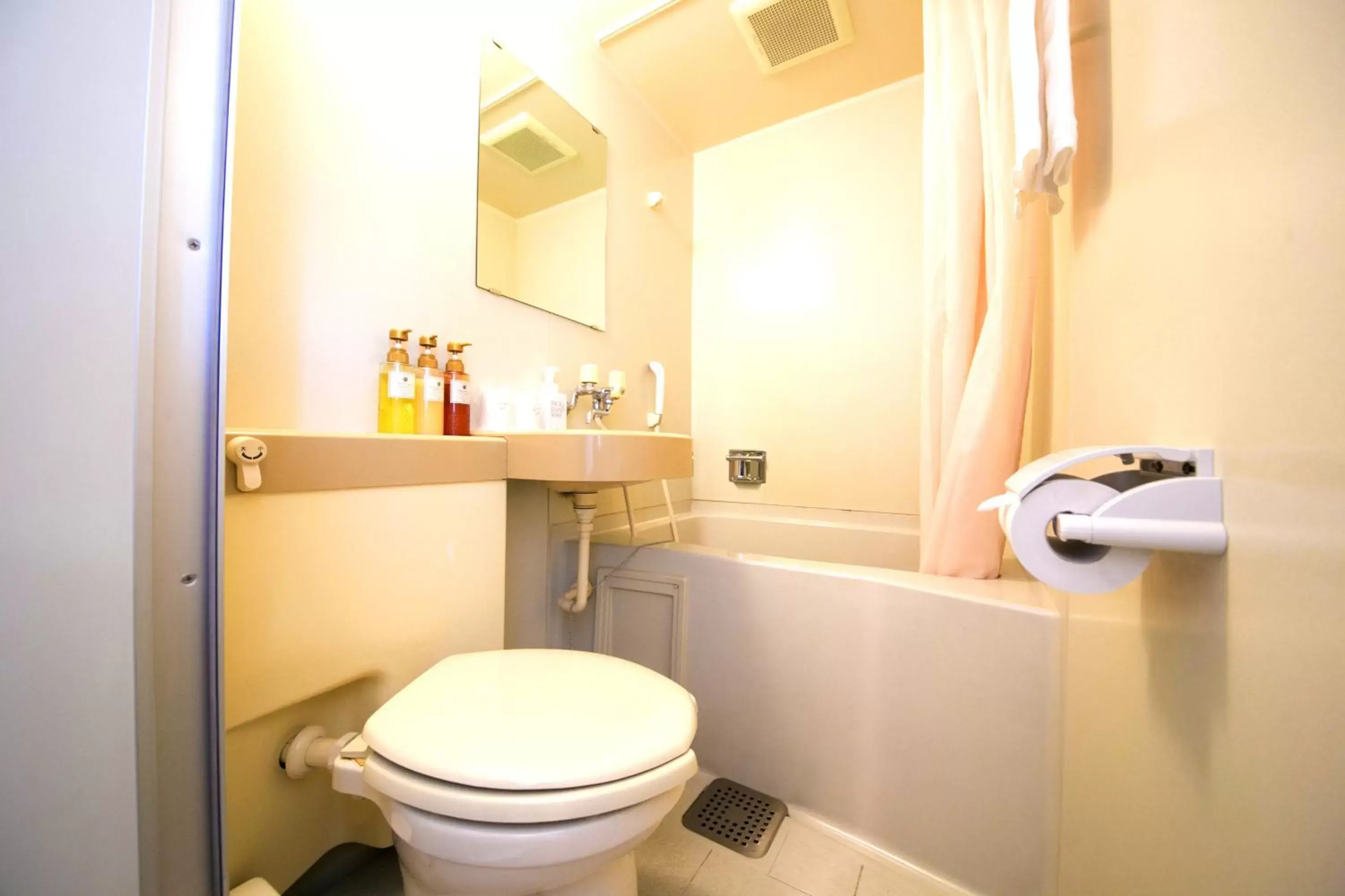 Bathroom in Heiwadai Hotel Tenjin