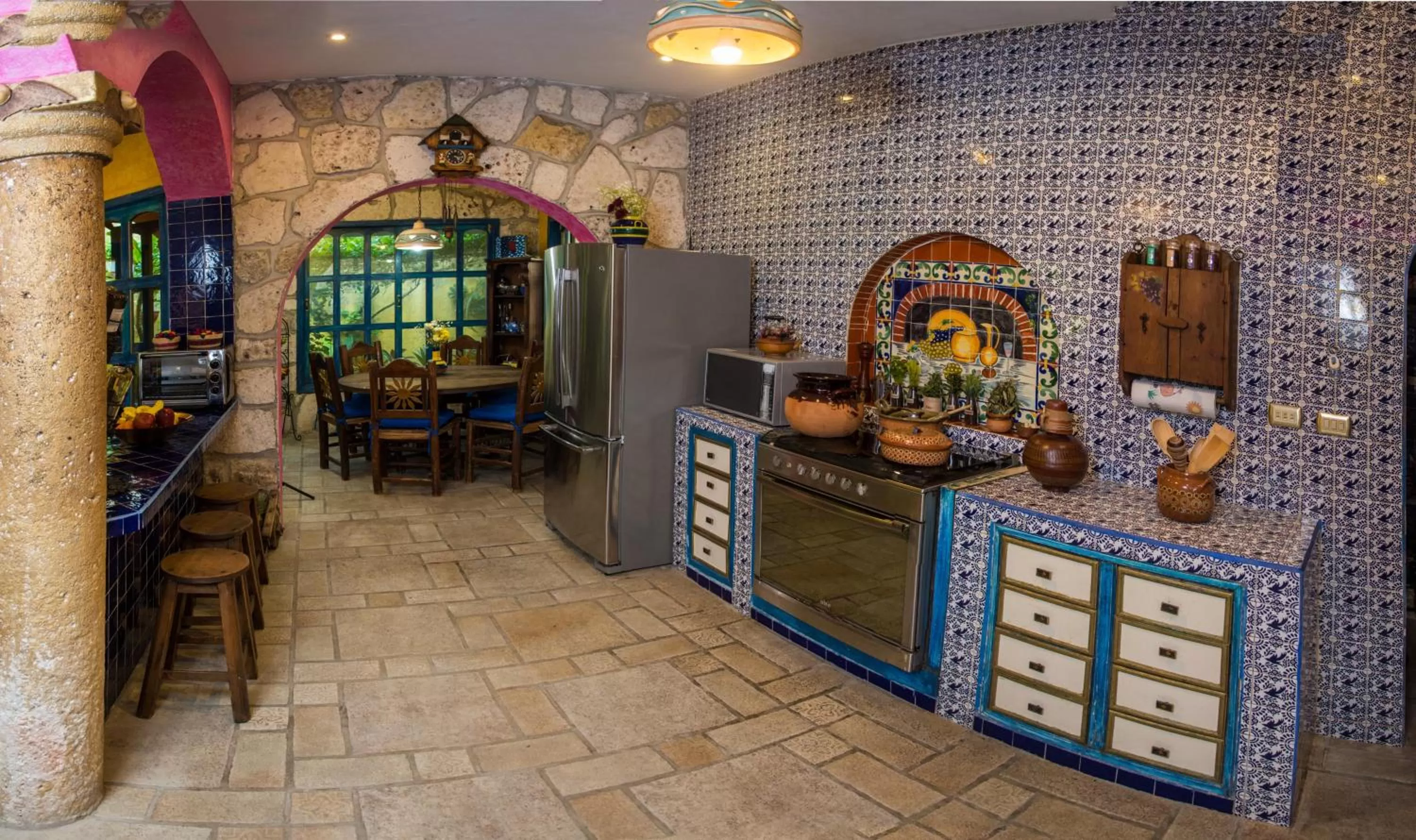 Communal kitchen in Hacienda Boutique B&B and Spa Solo Adultos