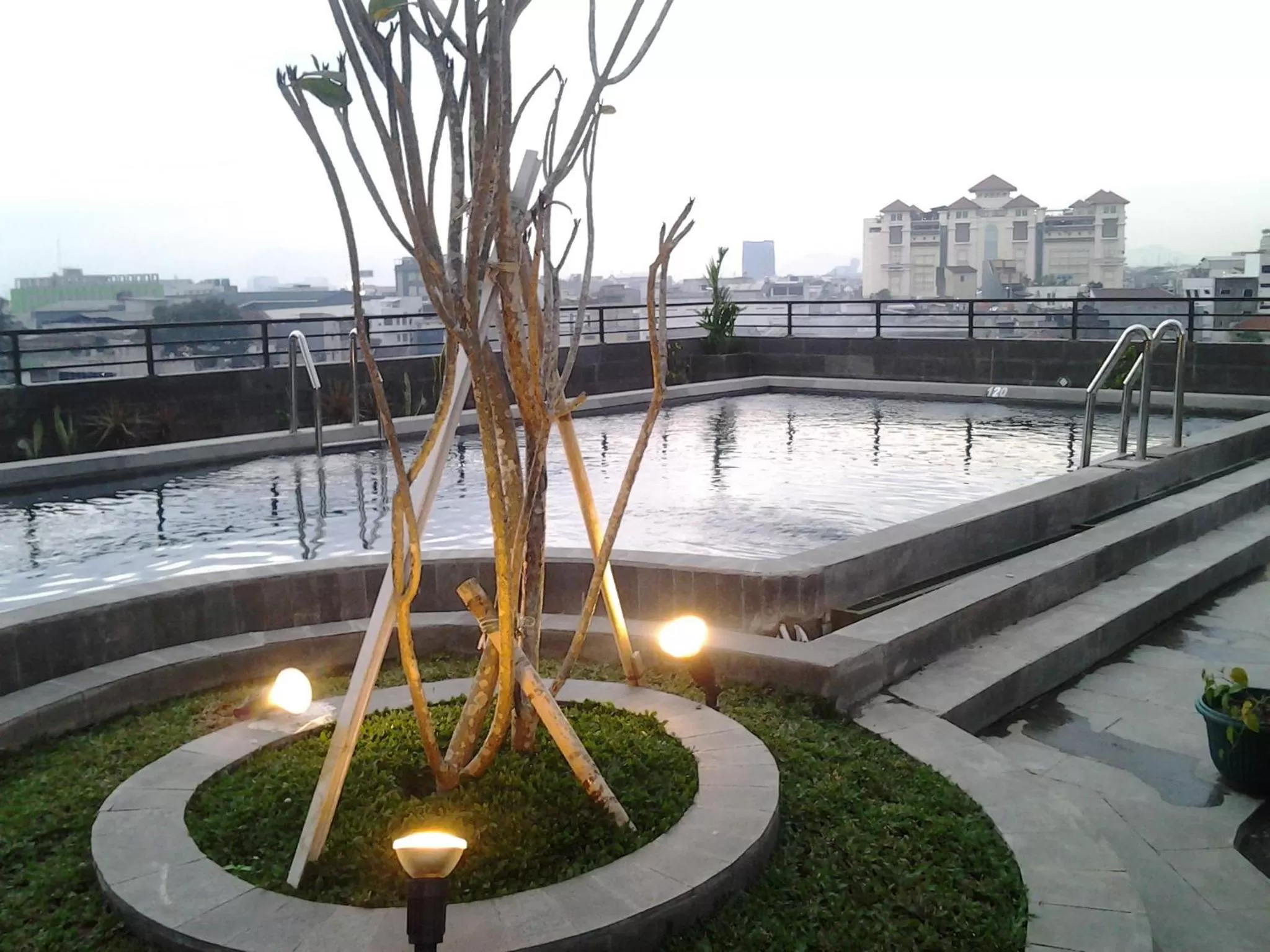 Swimming pool in Gino Feruci Braga by KAGUM Hotels