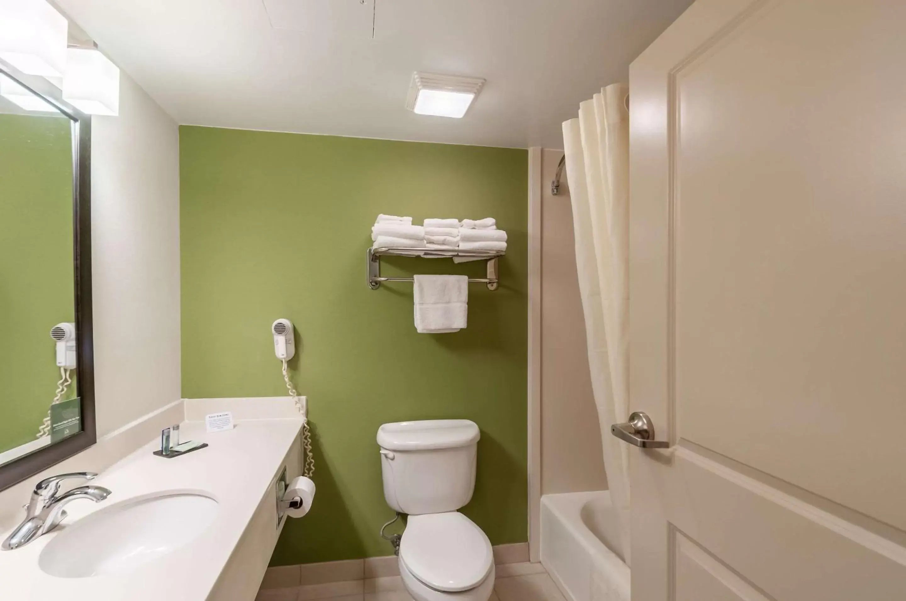 Photo of the whole room, Bathroom in Sleep Inn & Suites Harrisonburg near University