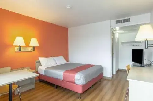 Bedroom, Bed in Motel 6-Rock Springs, WY