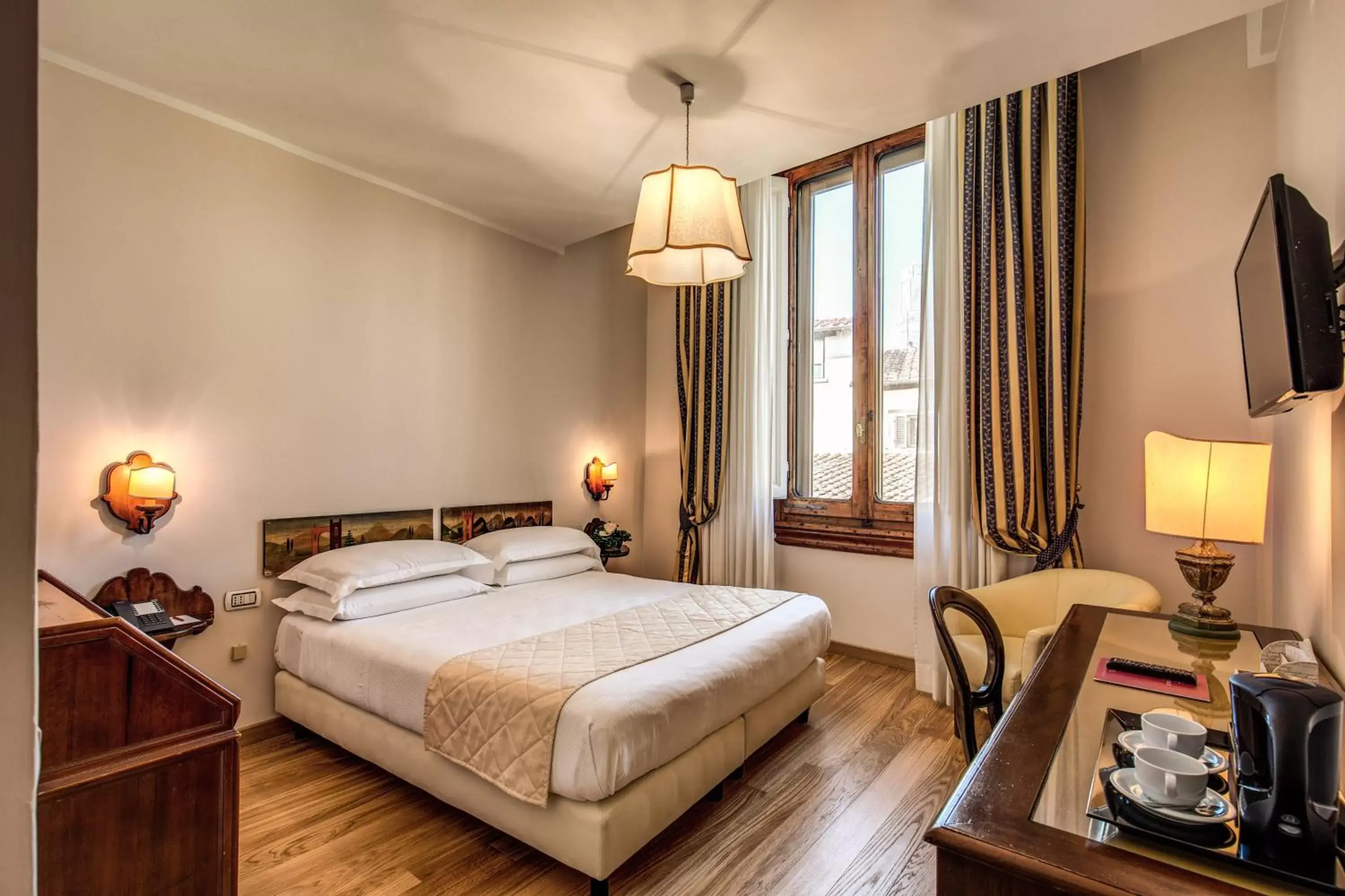 Photo of the whole room, Bed in Hotel Croce Di Malta