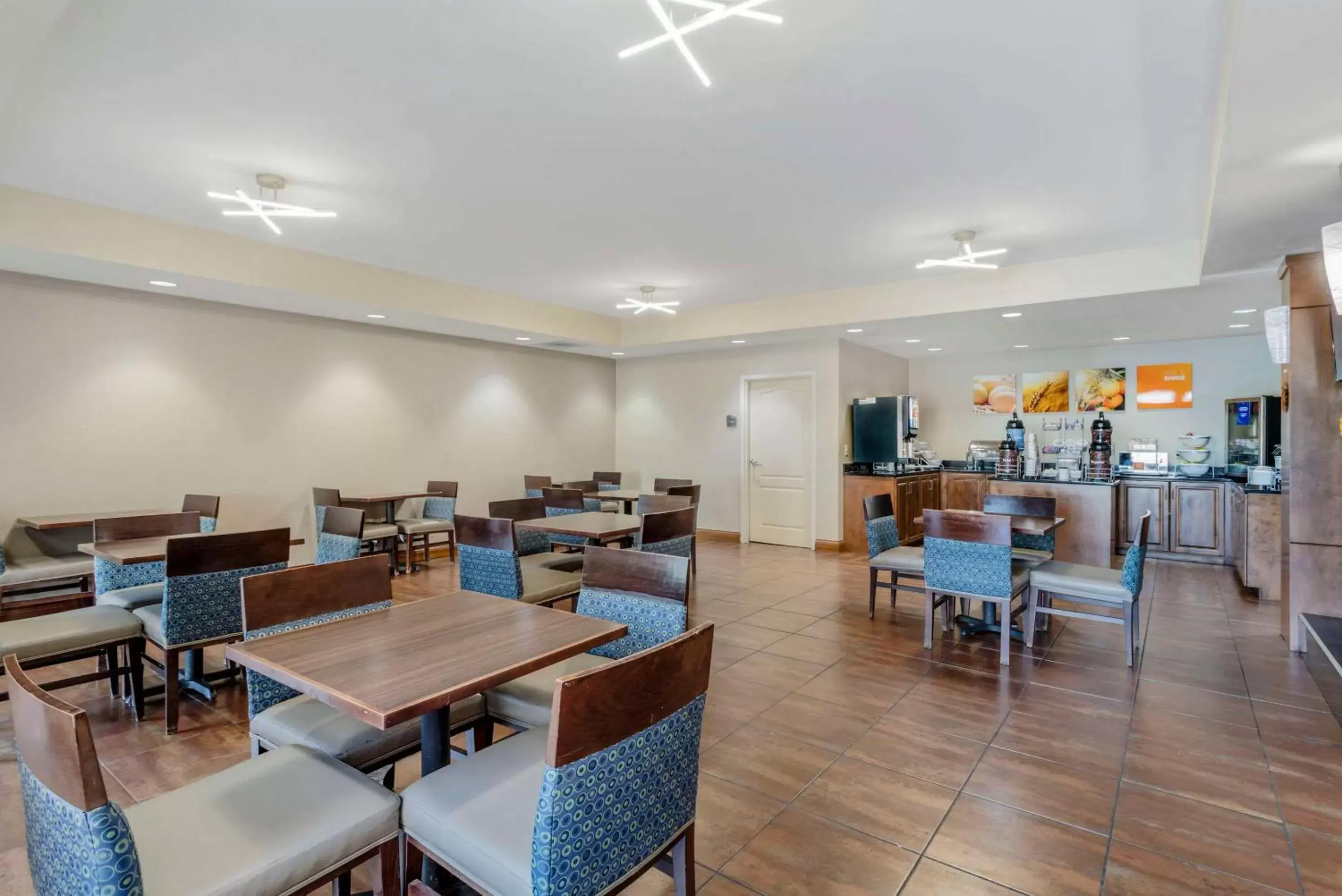 Breakfast, Restaurant/Places to Eat in Comfort Suites East Knoxville