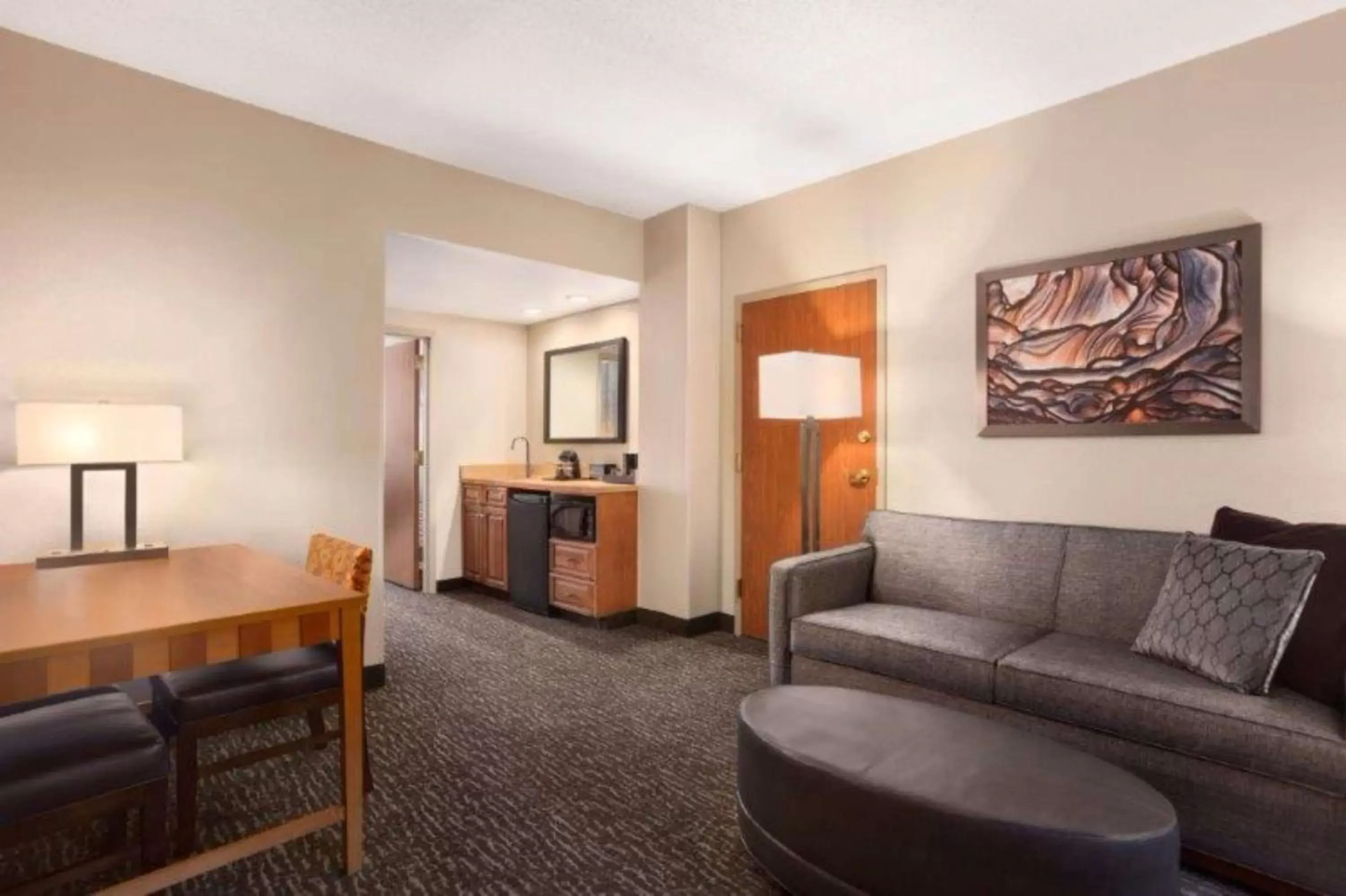 Living room, Seating Area in Embassy Suites Northwest Arkansas - Hotel, Spa & Convention Center