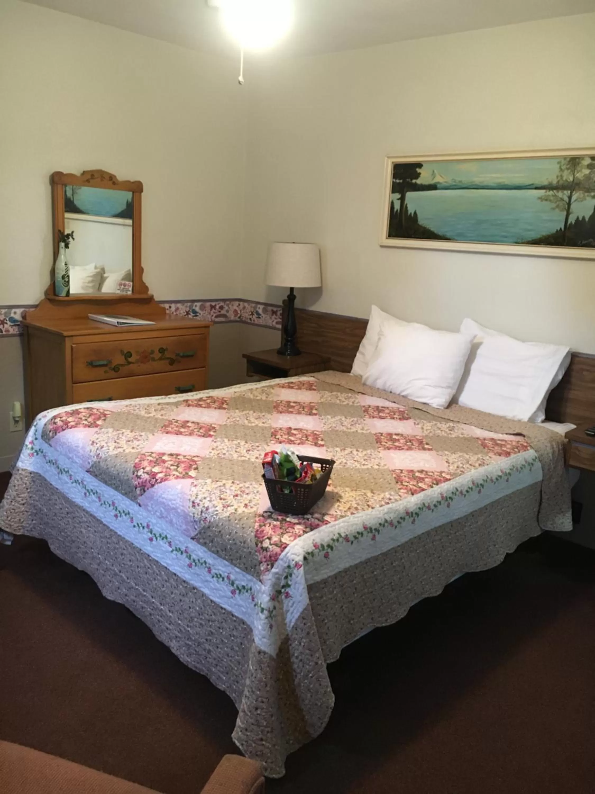 Bed in Lighthouse Inn