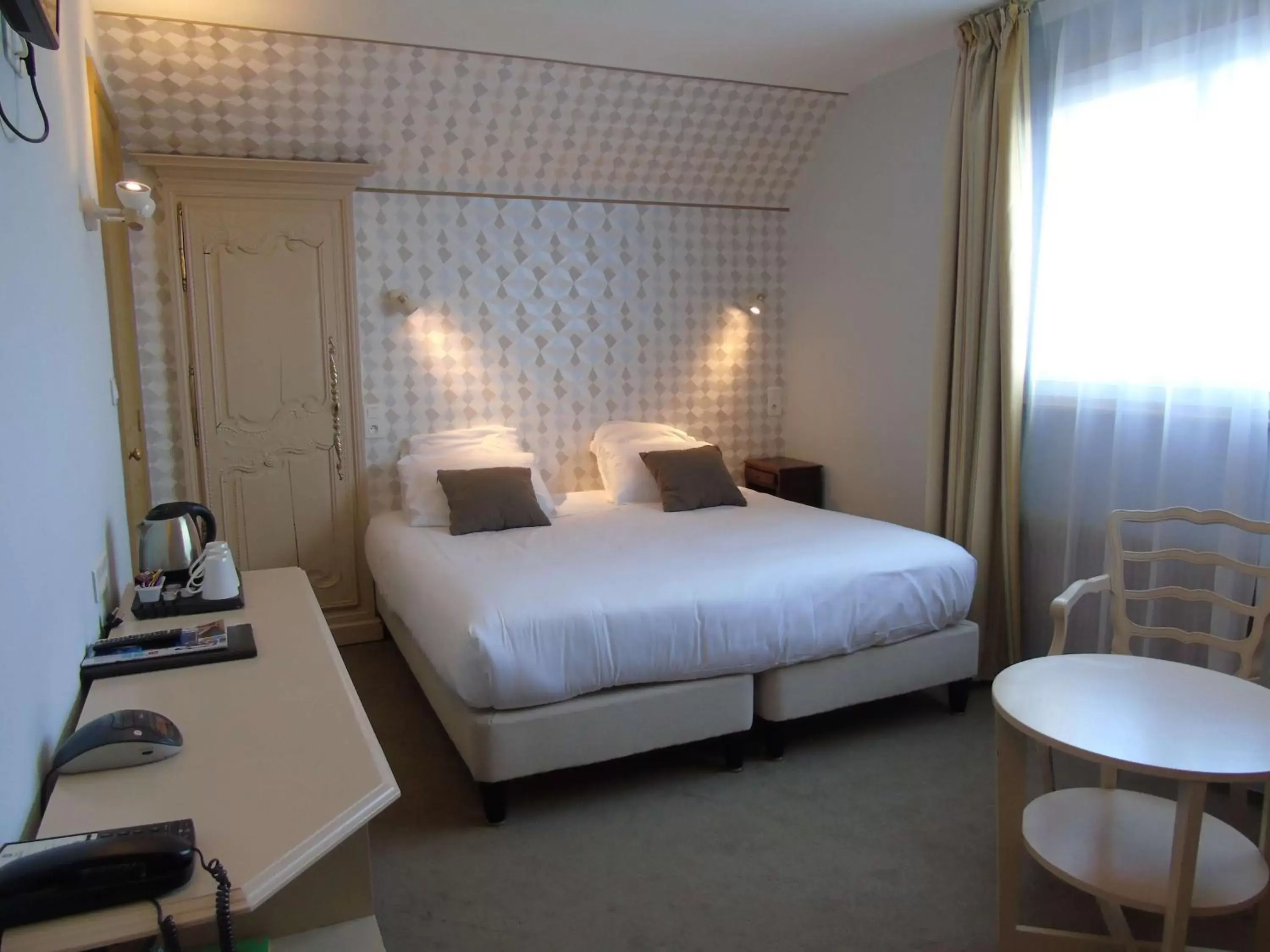 Photo of the whole room, Bed in Best Western Hôtel Montgomery
