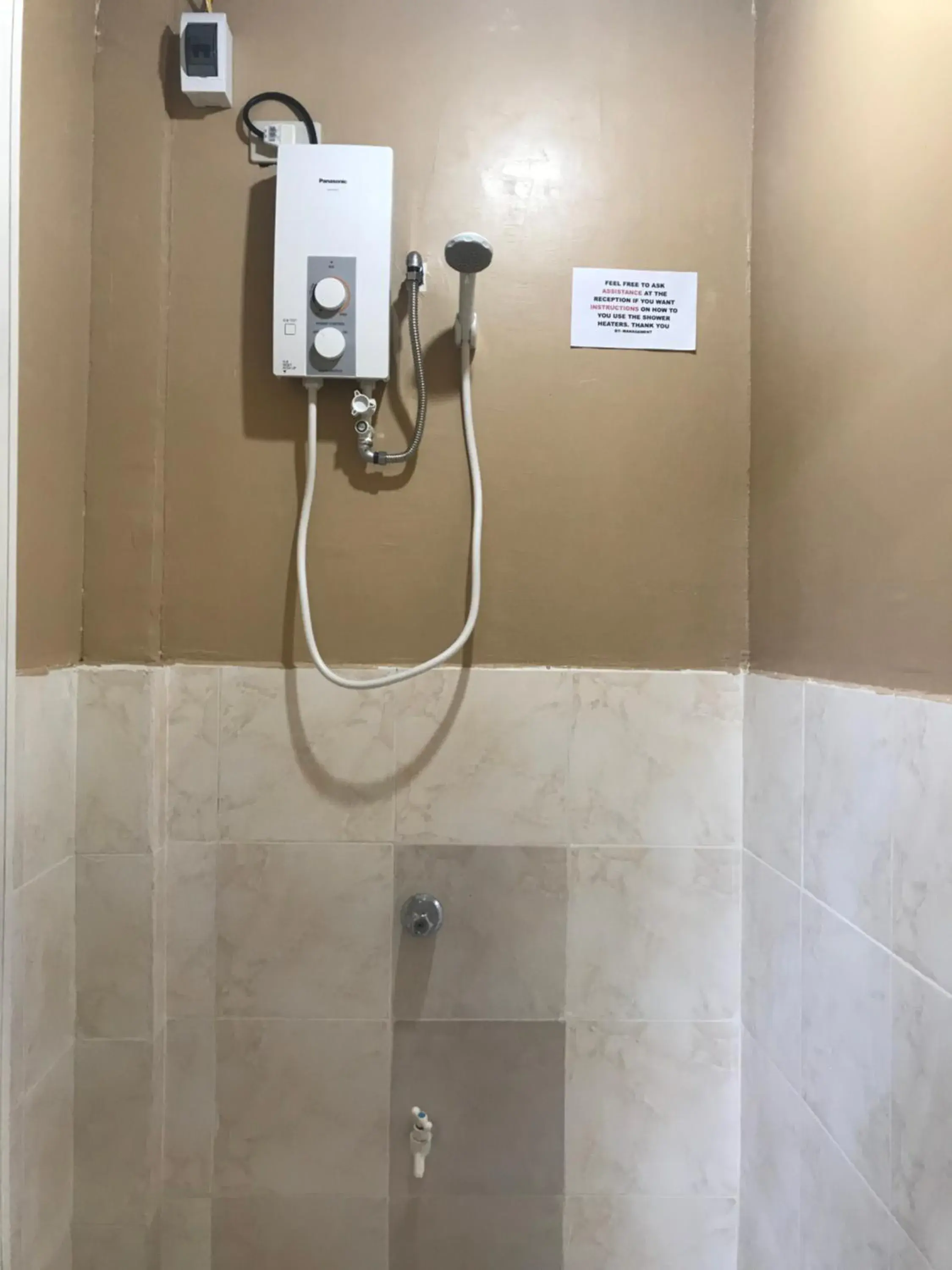 Shower, Bathroom in Malapascua Budget Inn