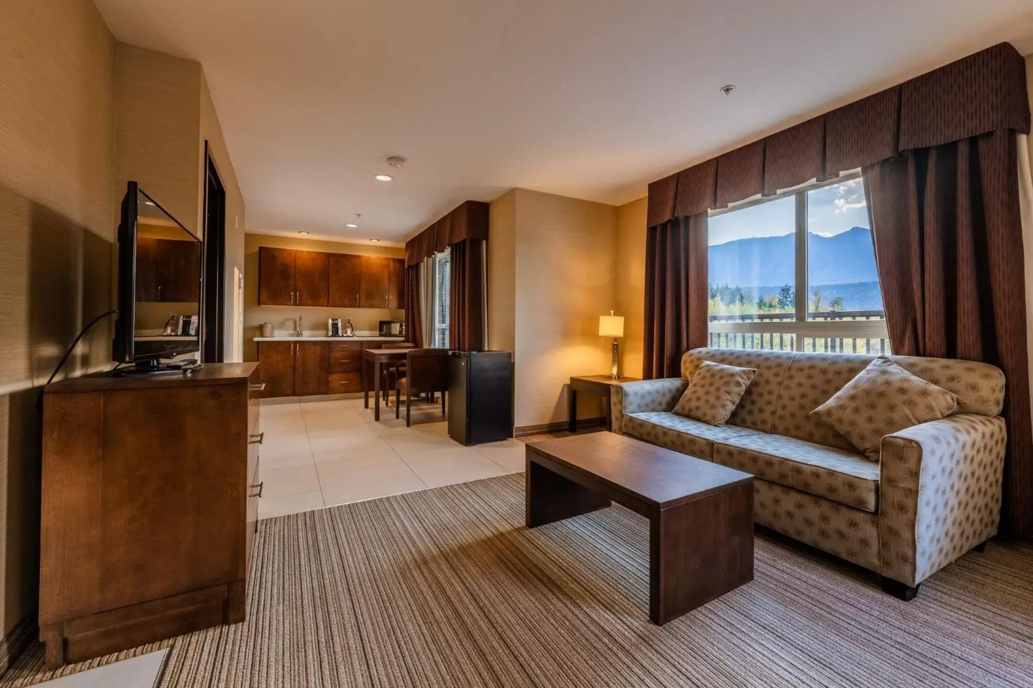 Photo of the whole room, Seating Area in Holiday Inn Express Golden-Kicking Horse, an IHG Hotel