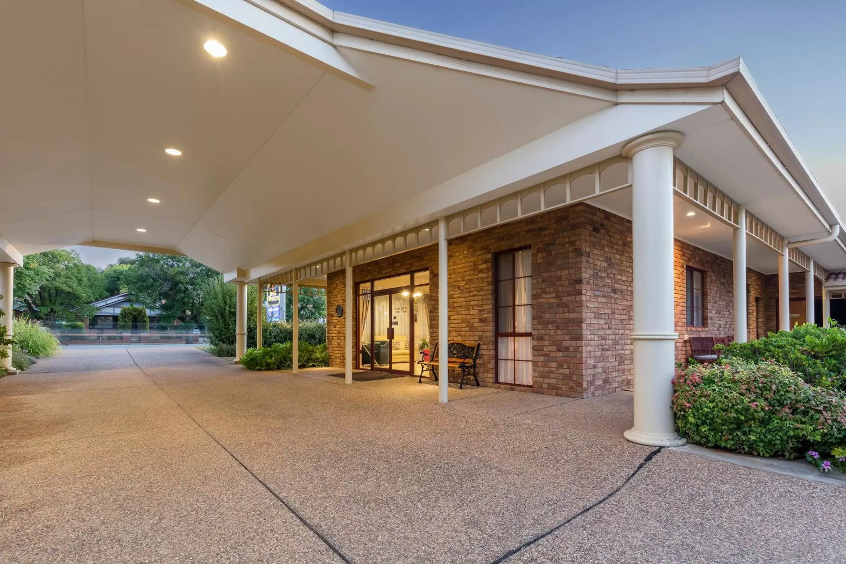 Facade/entrance in Best Western Ambassador Motor Inn & Apartments