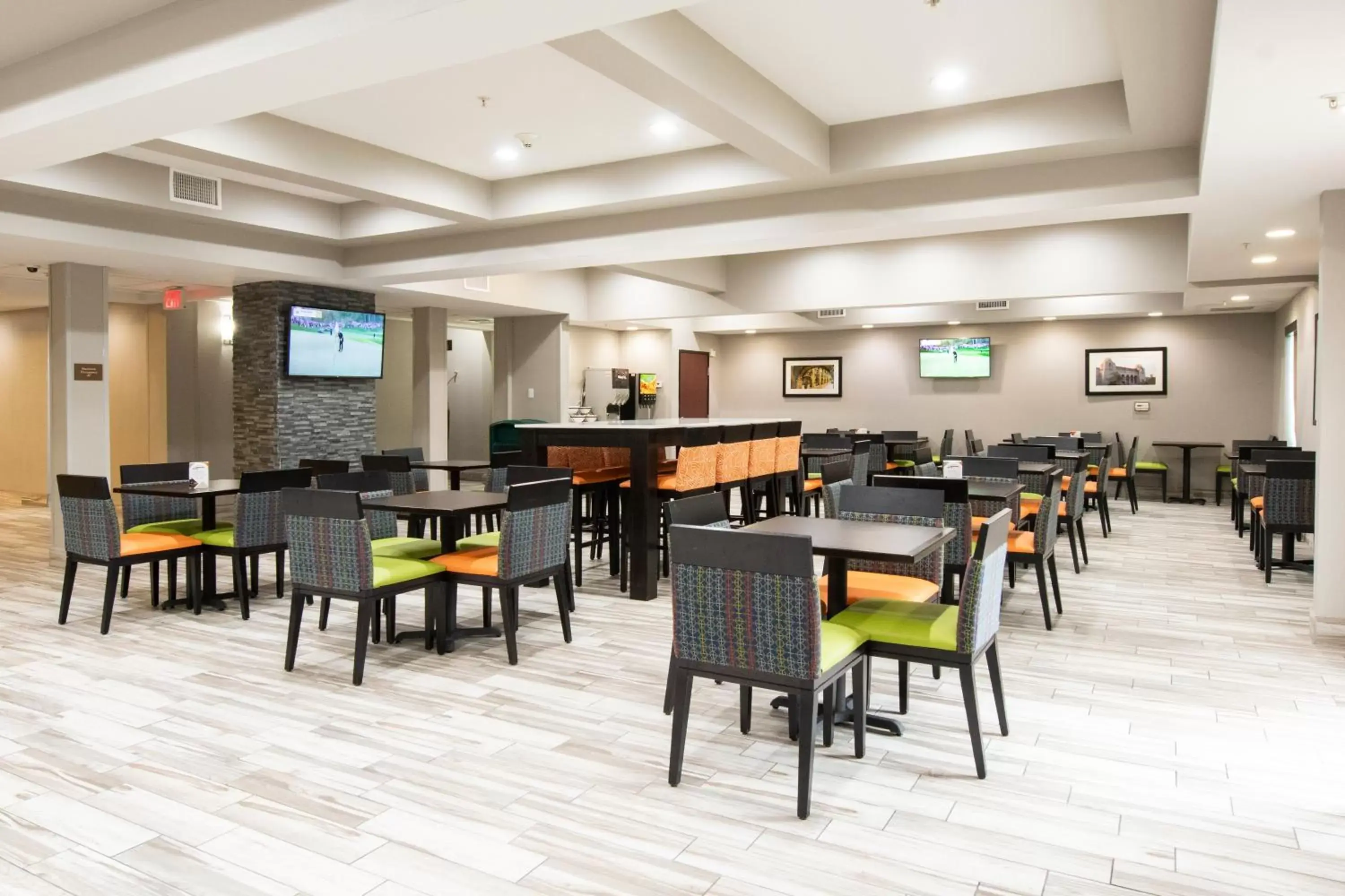 Breakfast, Restaurant/Places to Eat in Comfort Inn & Suites Near Medical Center