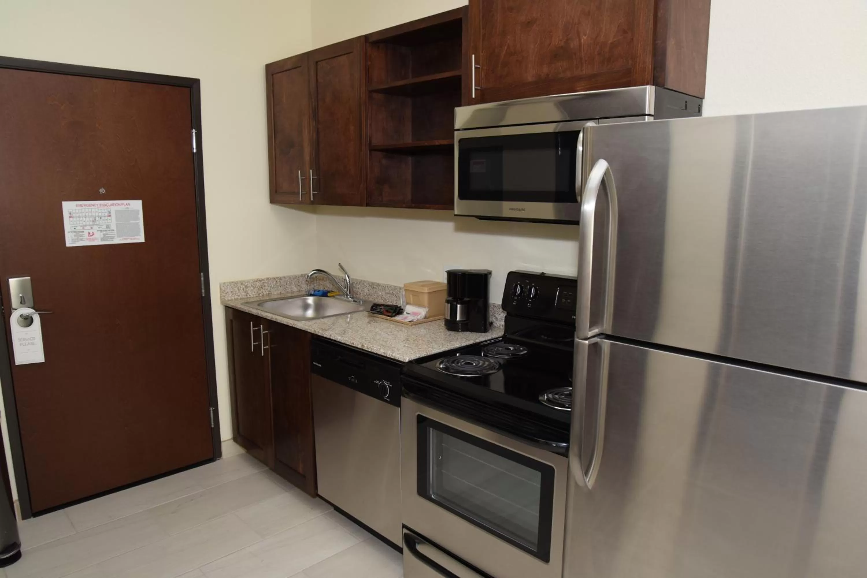 Kitchen or kitchenette in Home Away Kitchen Suites Enid