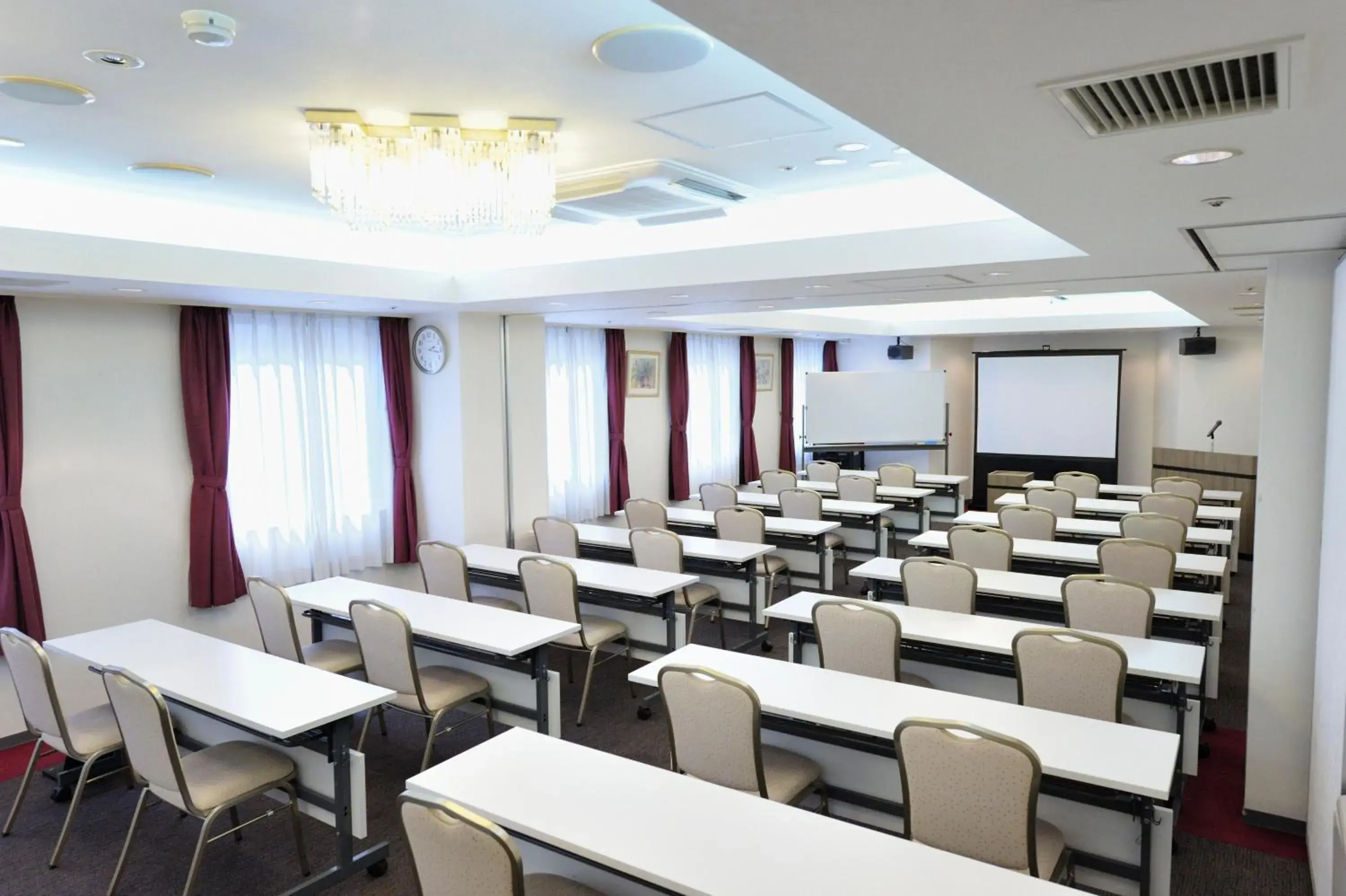 Area and facilities in Court Hotel Shin-Yokohama