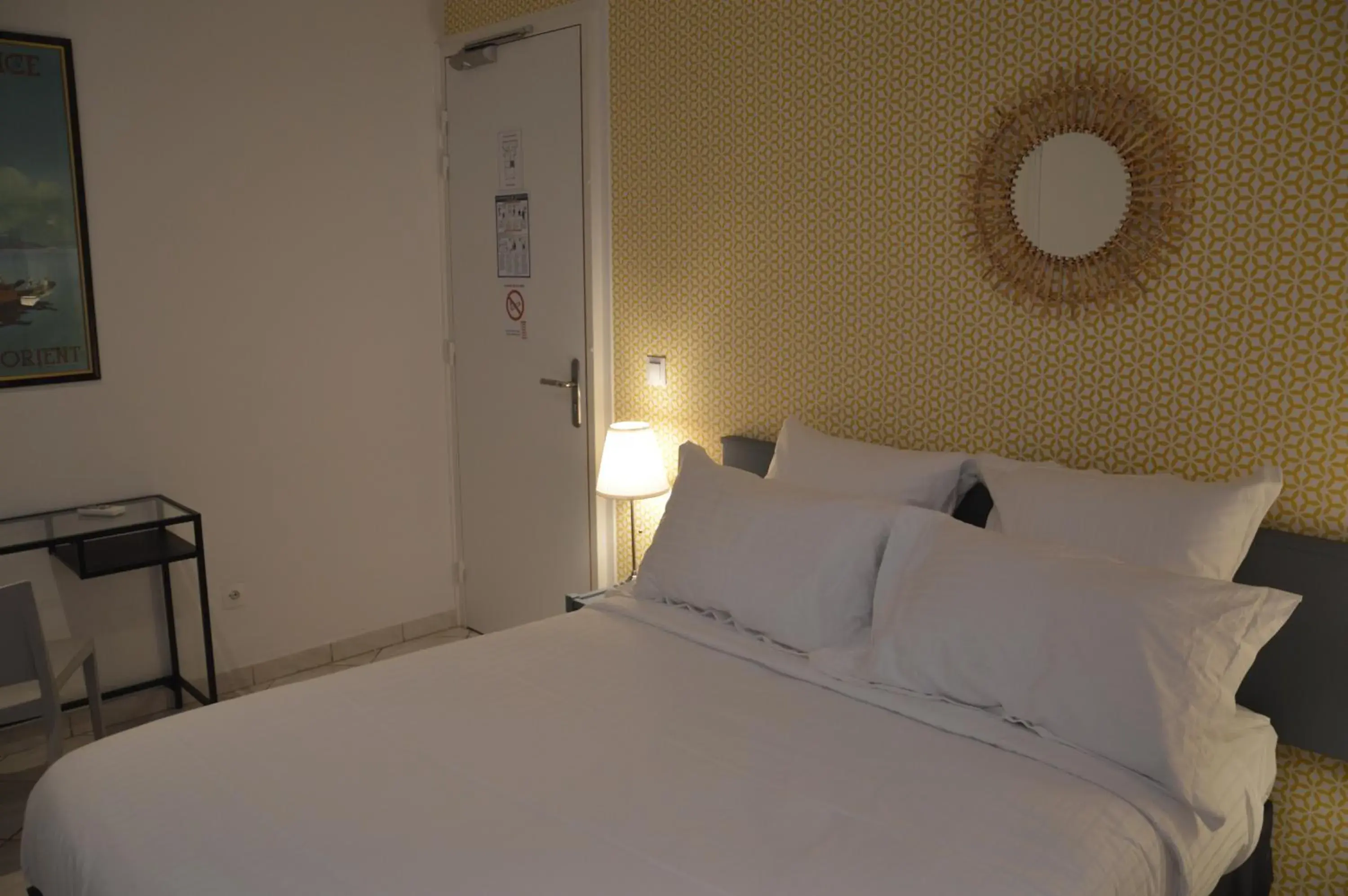 Bed in Hotel le Castellamar