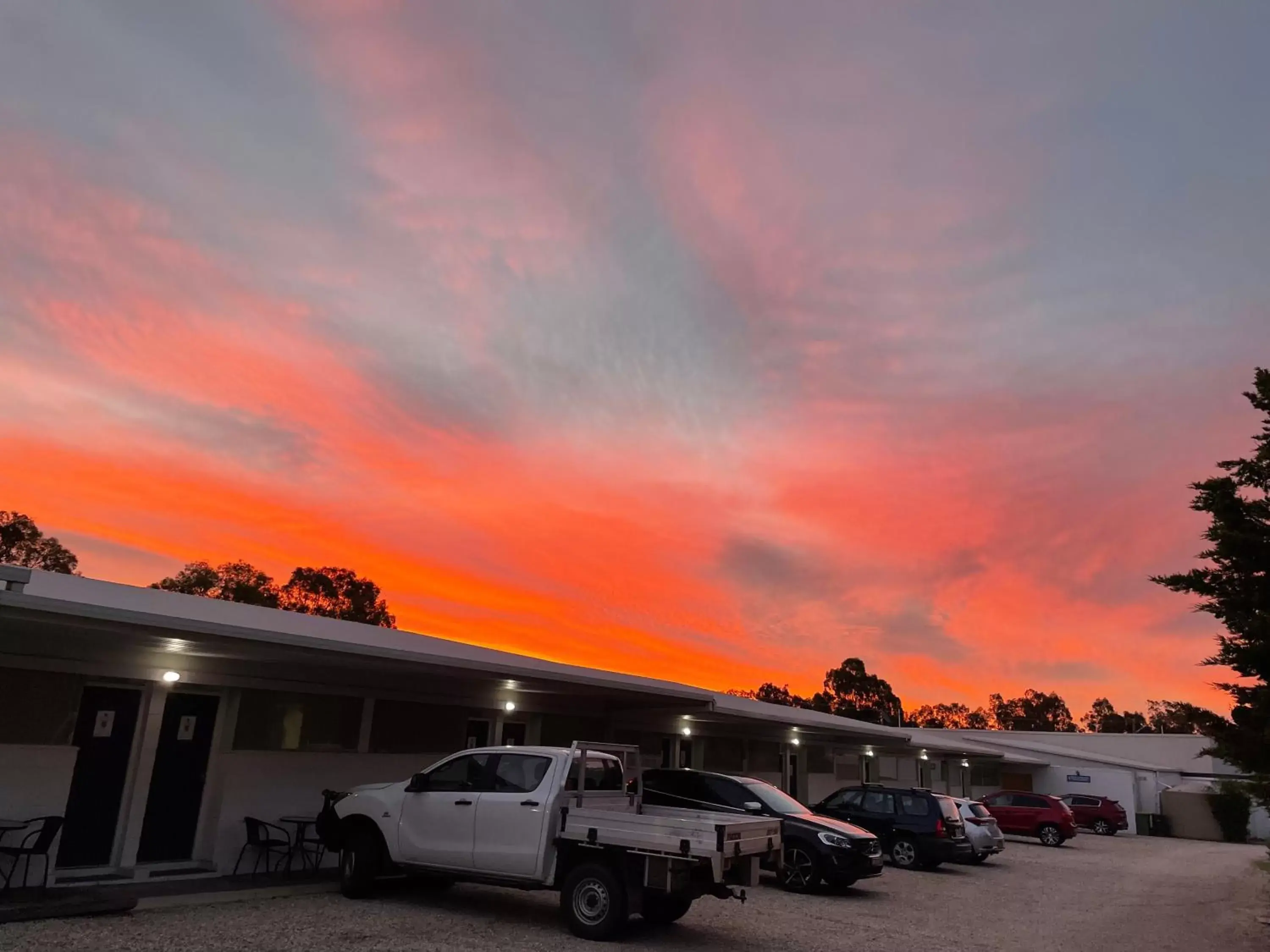 Sunrise/Sunset in Byer Fountain Motor Inn