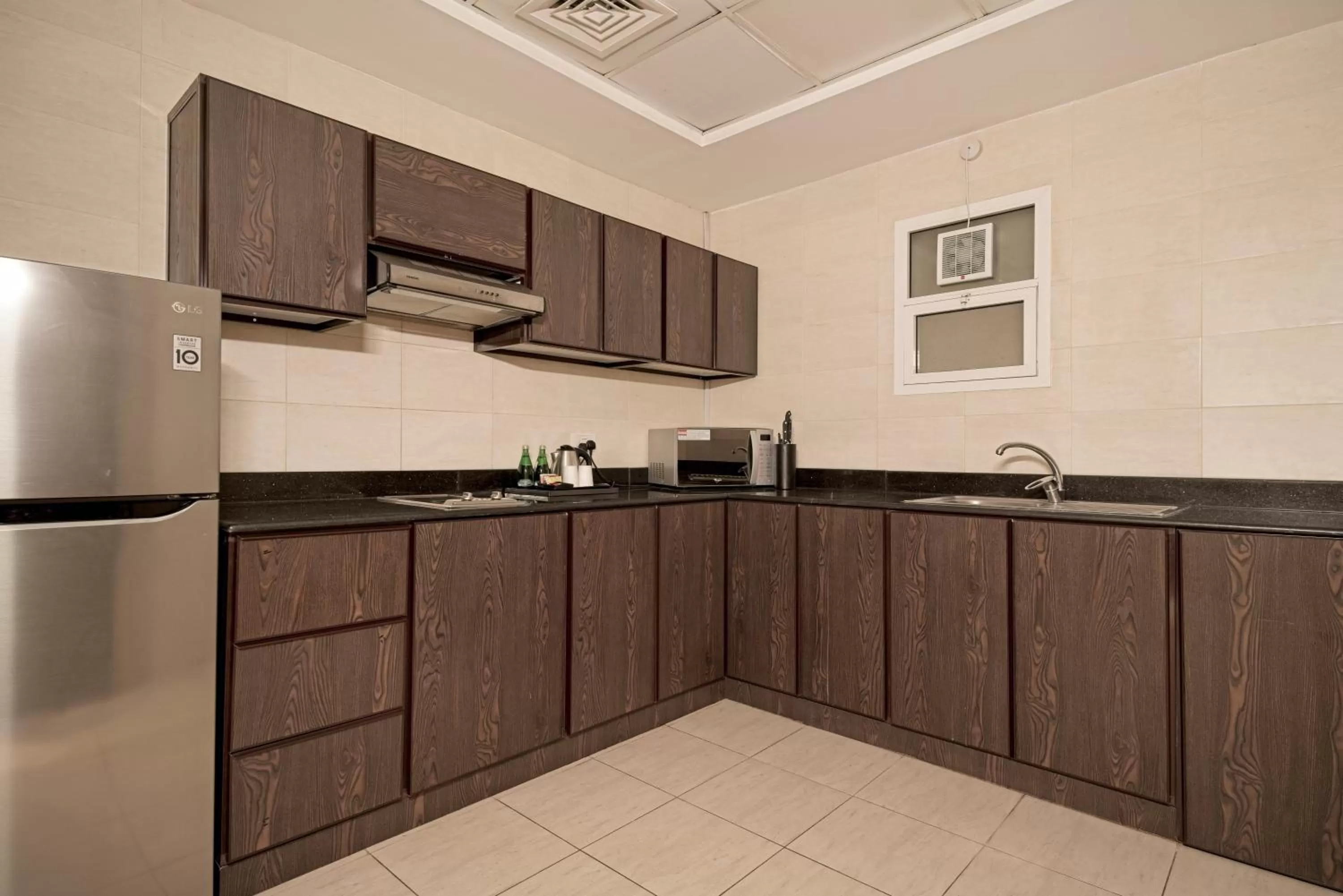 Kitchen or kitchenette in Action Hotel Ras Al Khaimah