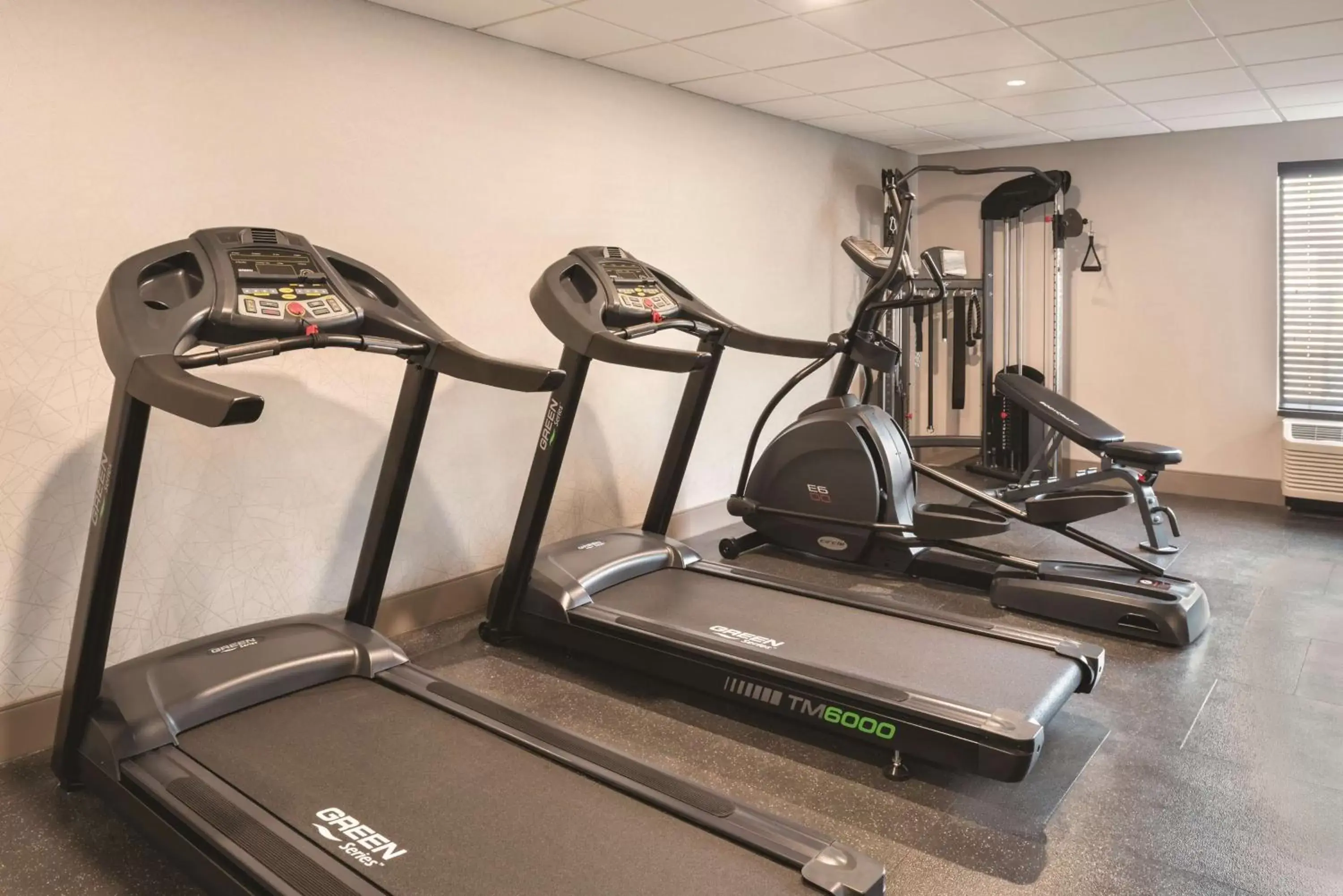 Activities, Fitness Center/Facilities in Country Inn & Suites by Radisson, La Crosse, WI