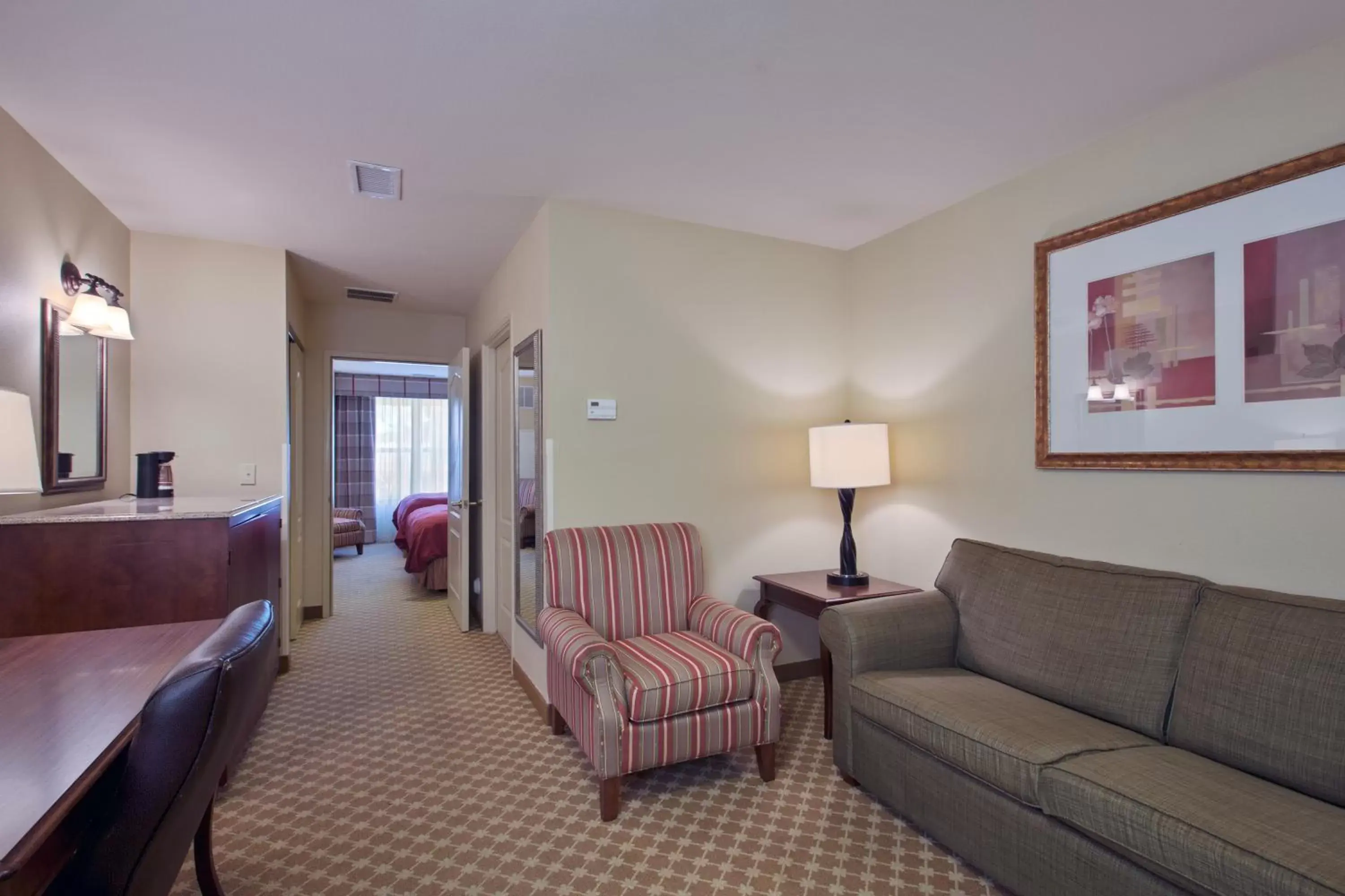 Living room, Seating Area in Country Inn & Suites by Radisson, Wilmington, NC