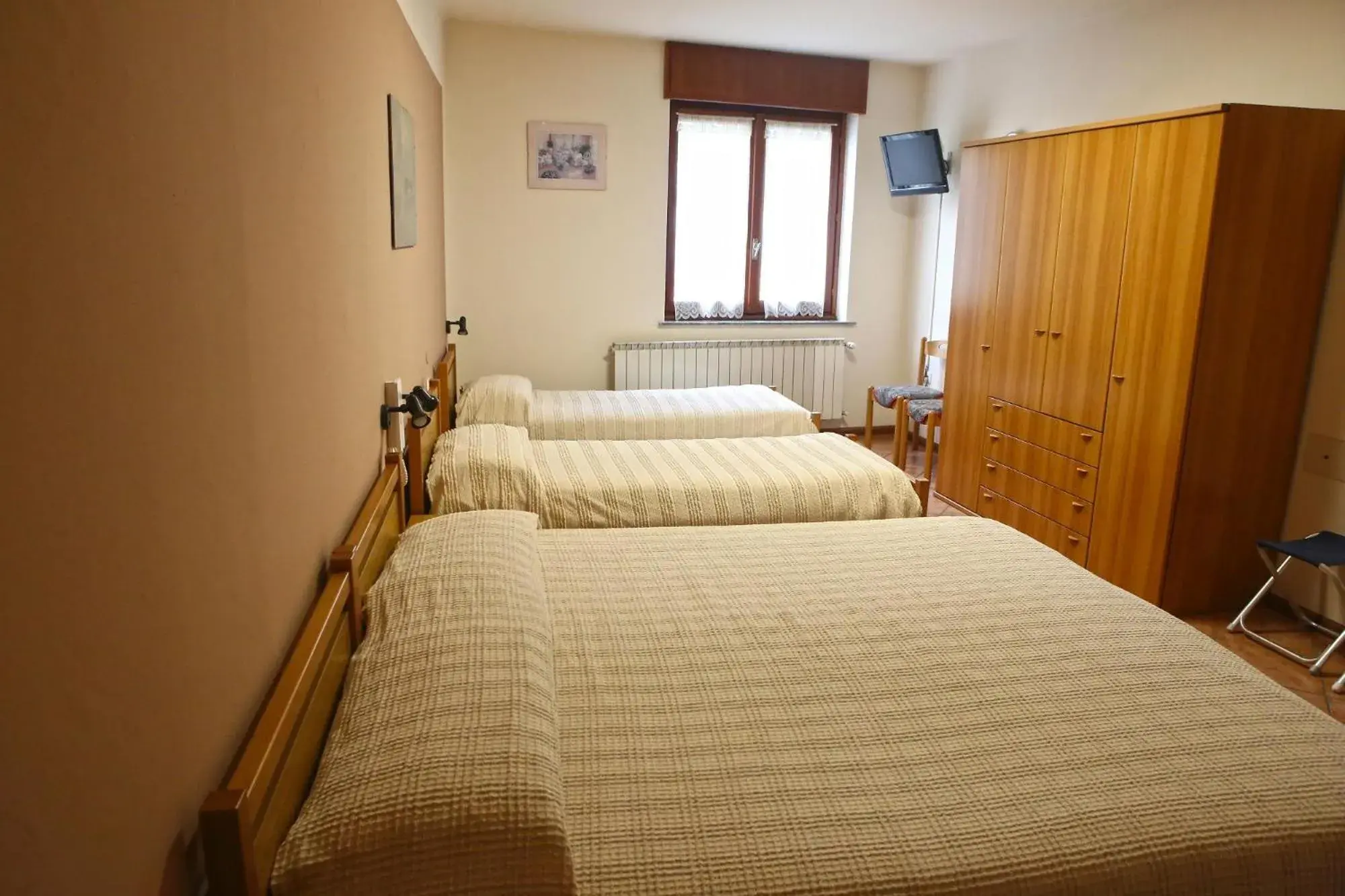 TV and multimedia, Bed in Albergo Gusmeroli