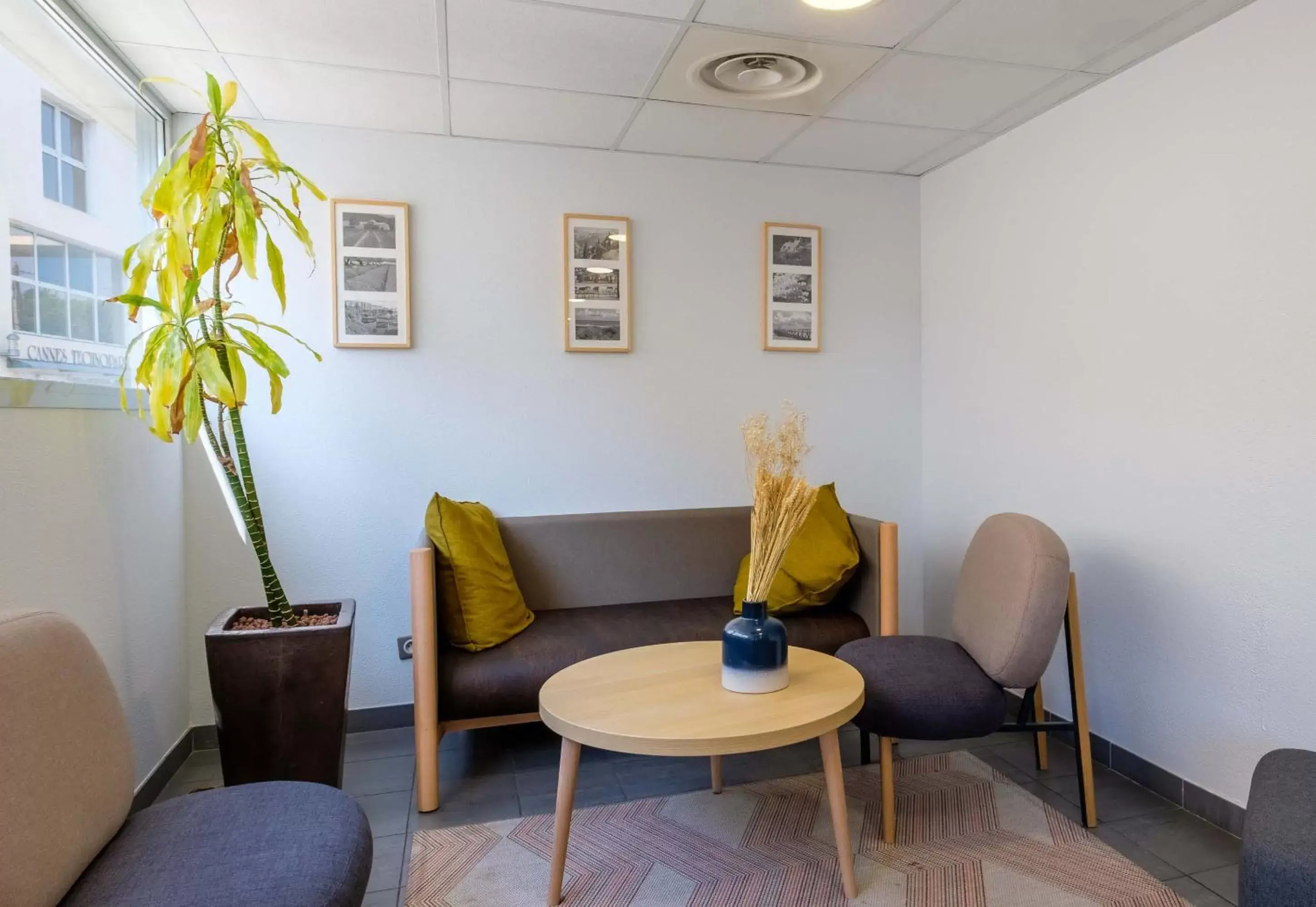 Lobby or reception, Seating Area in B&B HOTEL Cannes La Bocca Plage