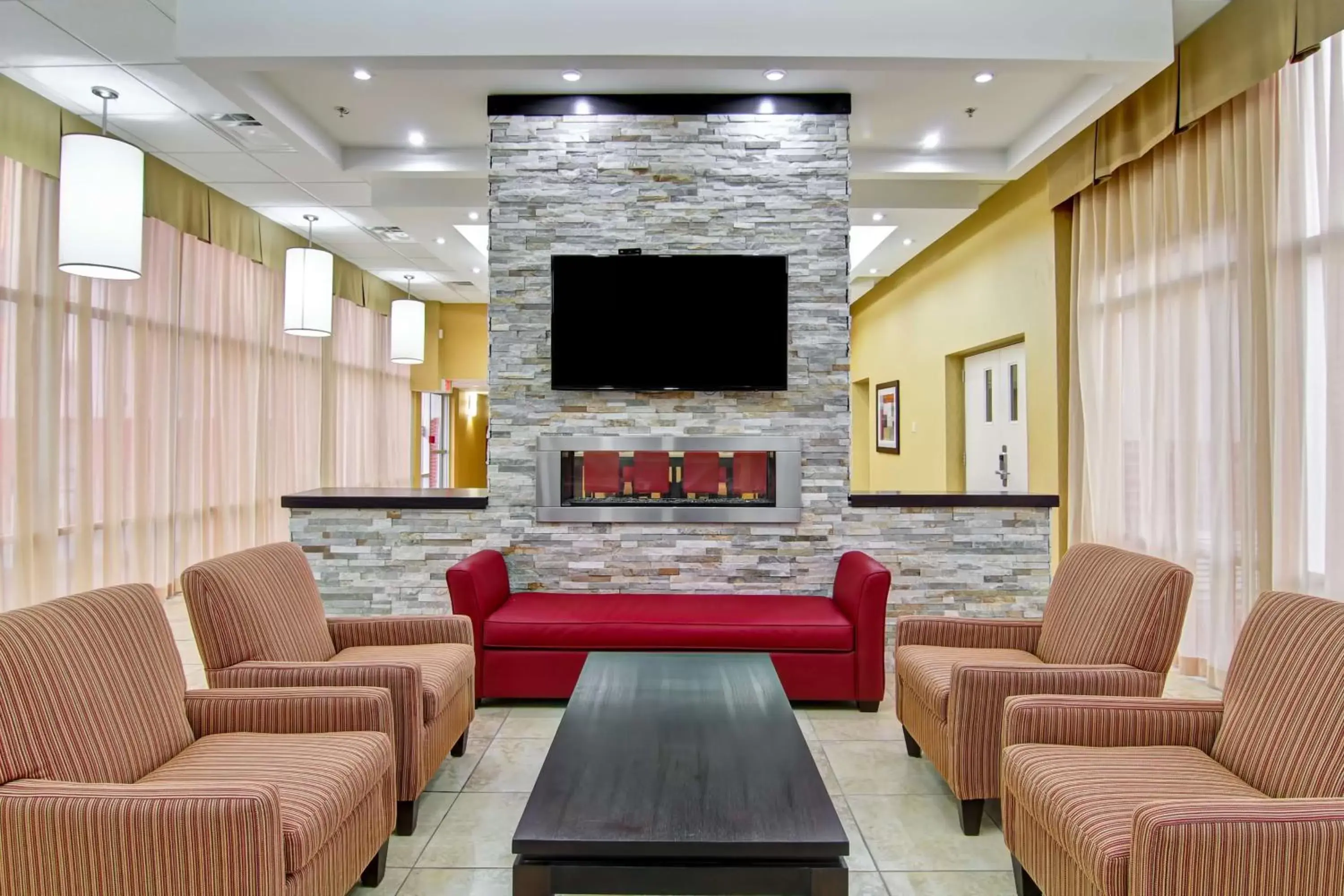 Lobby or reception, Seating Area in Best Western Plus Bowmanville