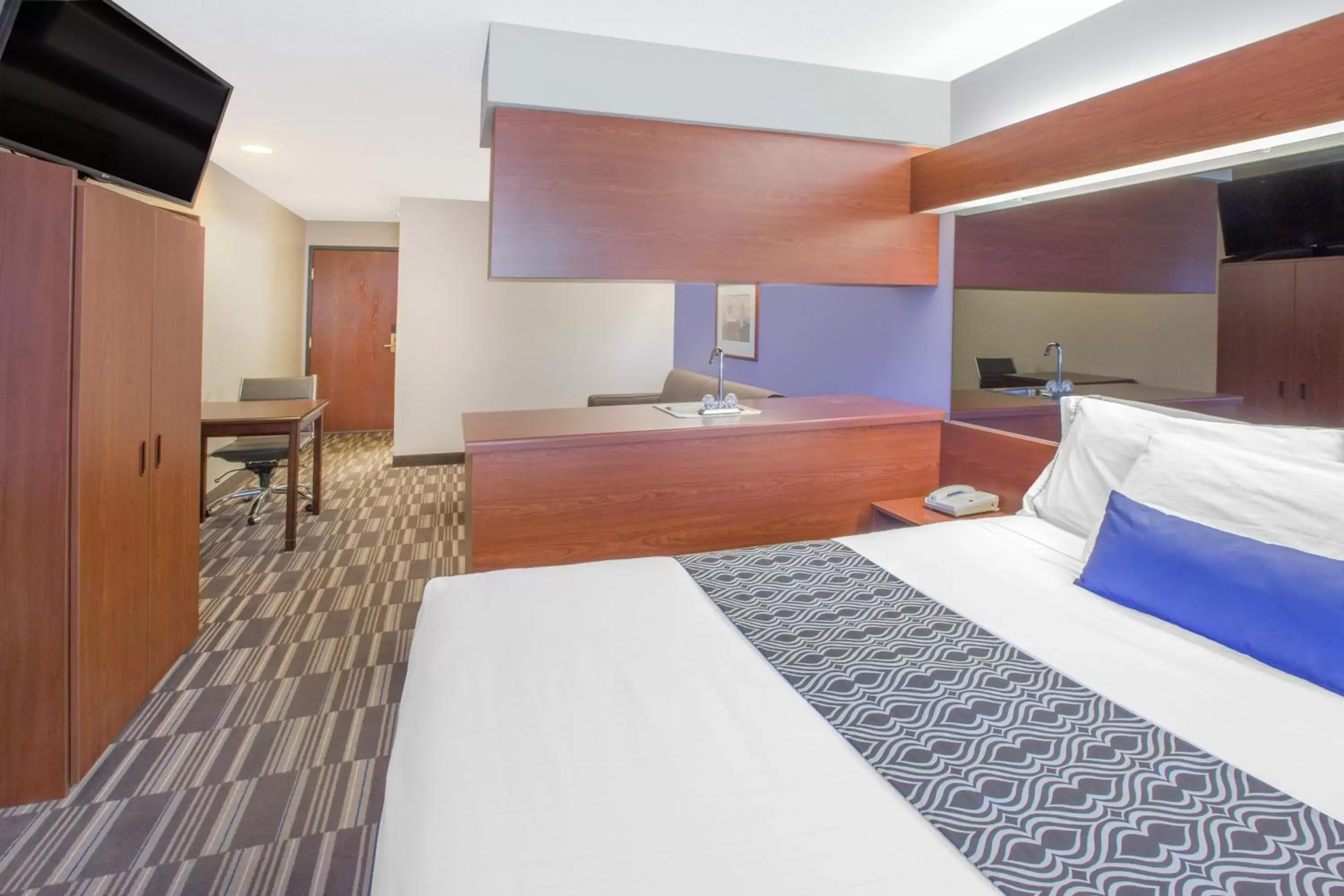 Bedroom, Bed in Microtel Inn and Suites Manistee Bedroom, Bed in Microtel Inn and Suites Manistee